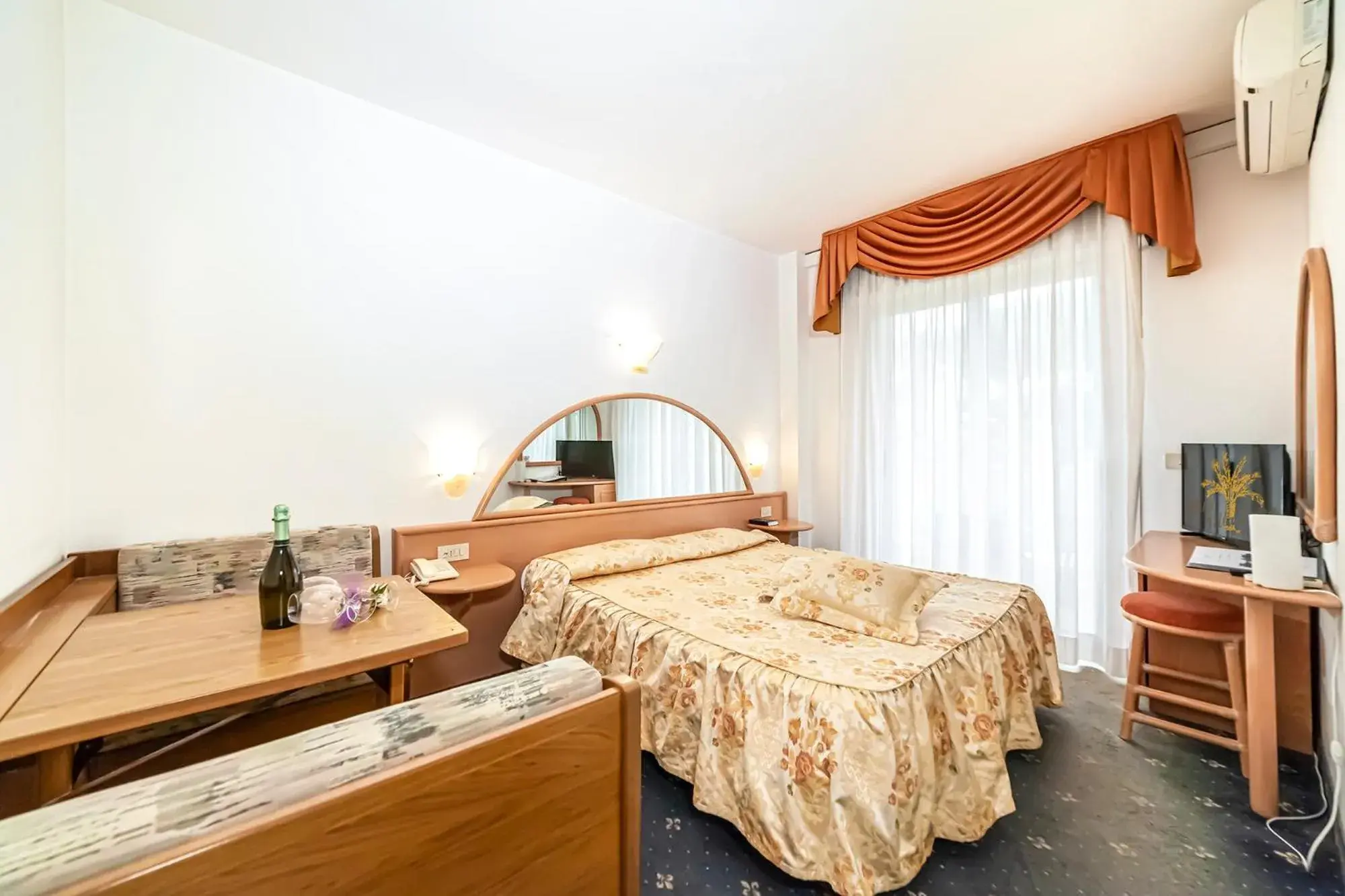 Double or Twin Room with Terrace - single occupancy in Hotel Villa Luisa Double or Twin Room with Terrace - single occupancy in Hotel Villa Luisa