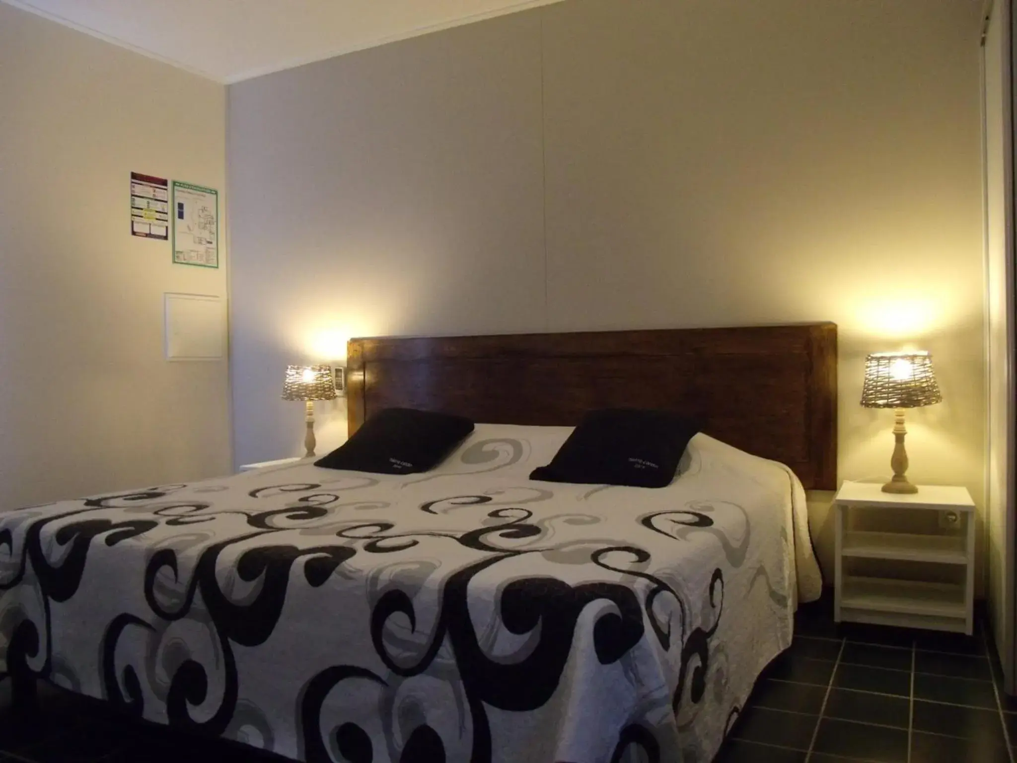 Double Room with Private Bathroom in Le four à pain Double Room with Private Bathroom in Le four à pain