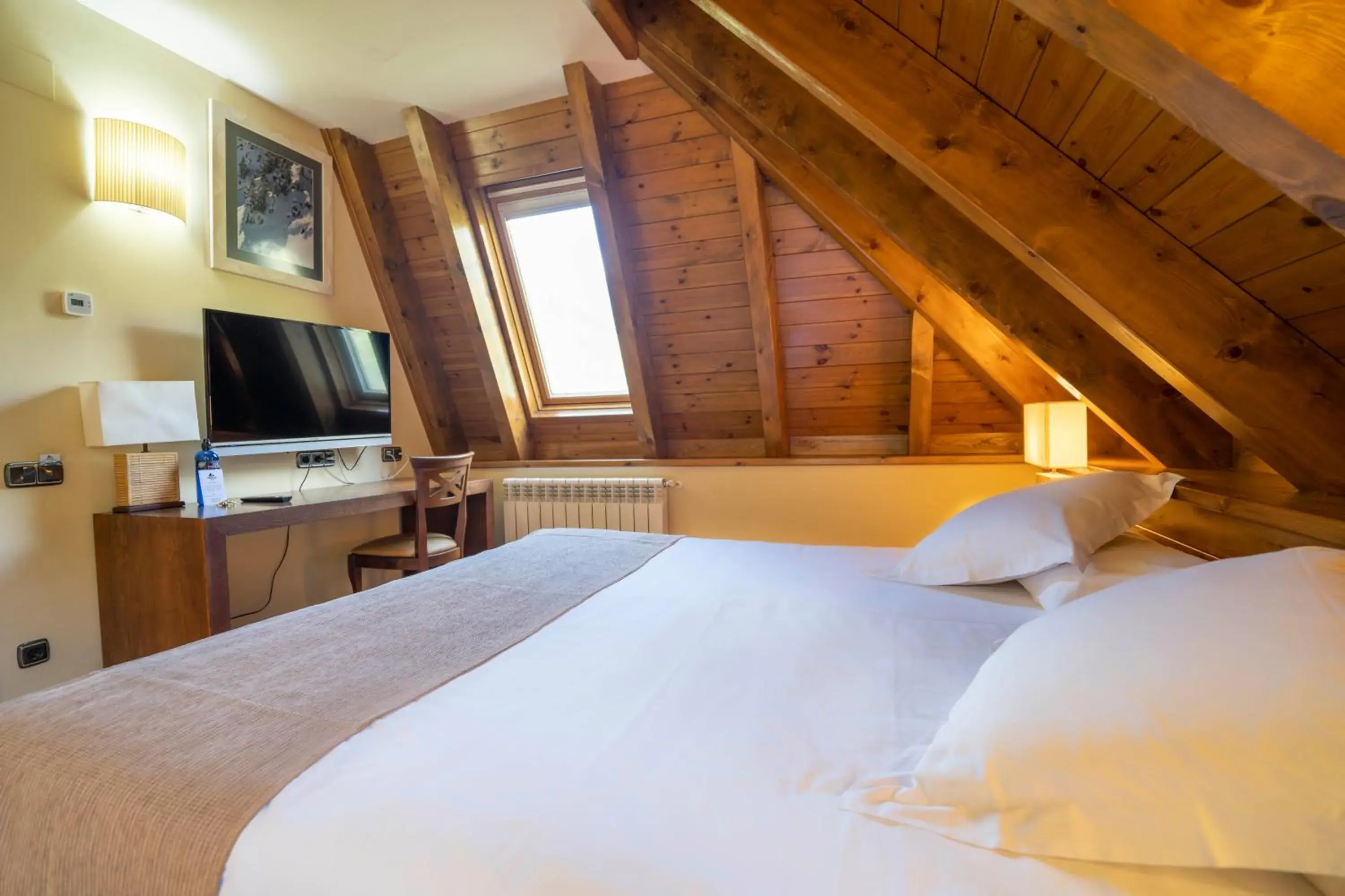 Superior Double Room Attic in Hotel & Restaurante Peña Superior Double Room Attic in Hotel & Restaurante Peña