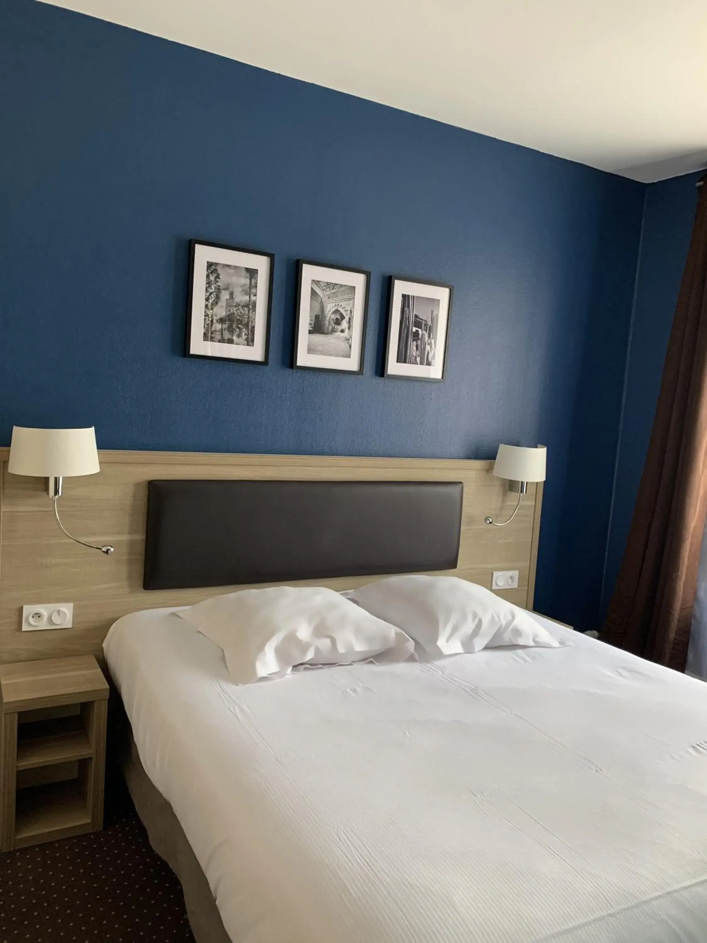 Comfort Double Room in Hôtel-Spa-Piscine Le Petit Castel Beuzeville-Honfleur Comfort Double Room in Hôtel-Spa-Piscine Le Petit Castel Beuzeville-Honfleur