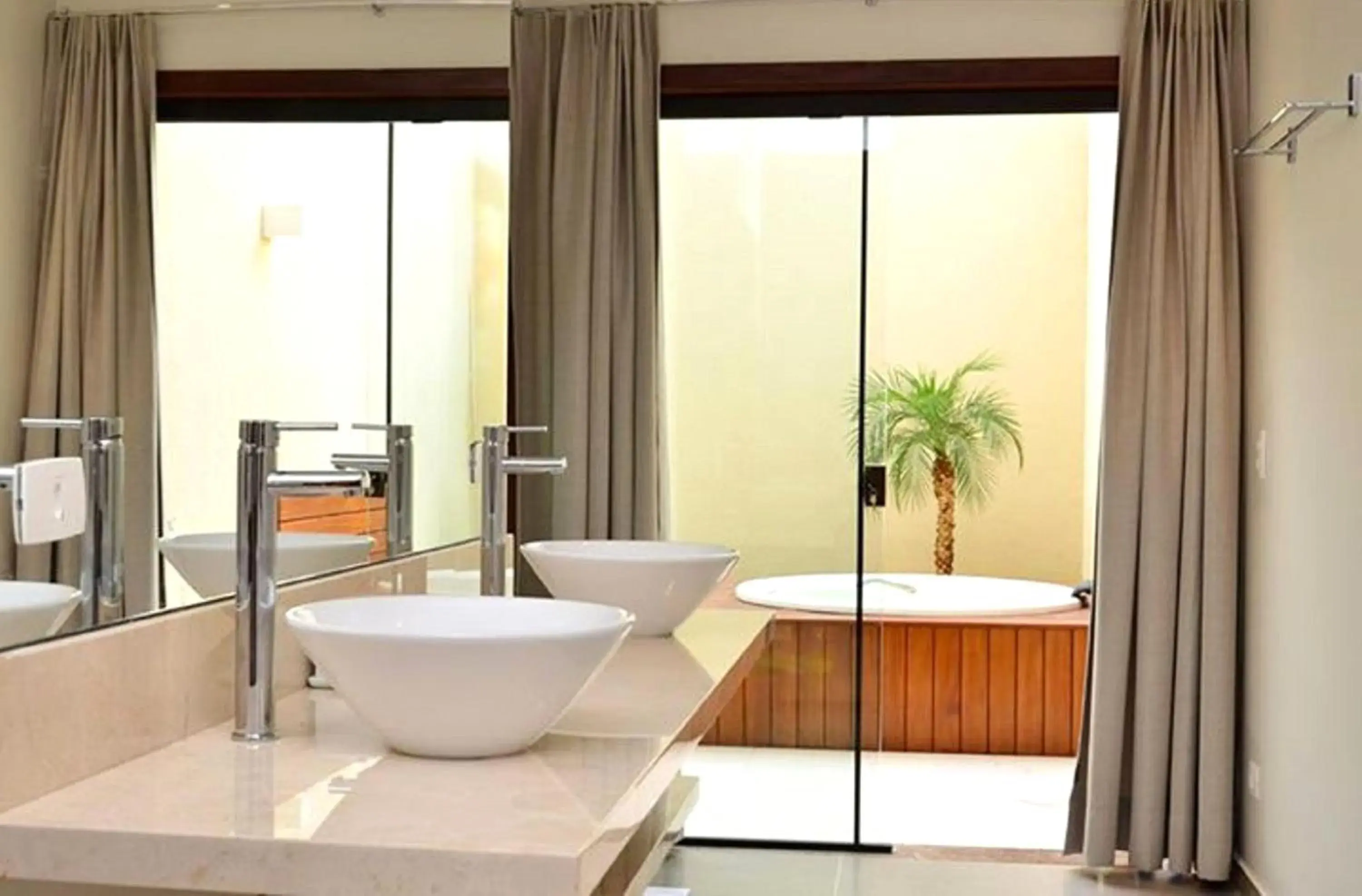 Deluxe Double Room with Garden View in Pousada L'essence Deluxe Double Room with Garden View in Pousada L'essence