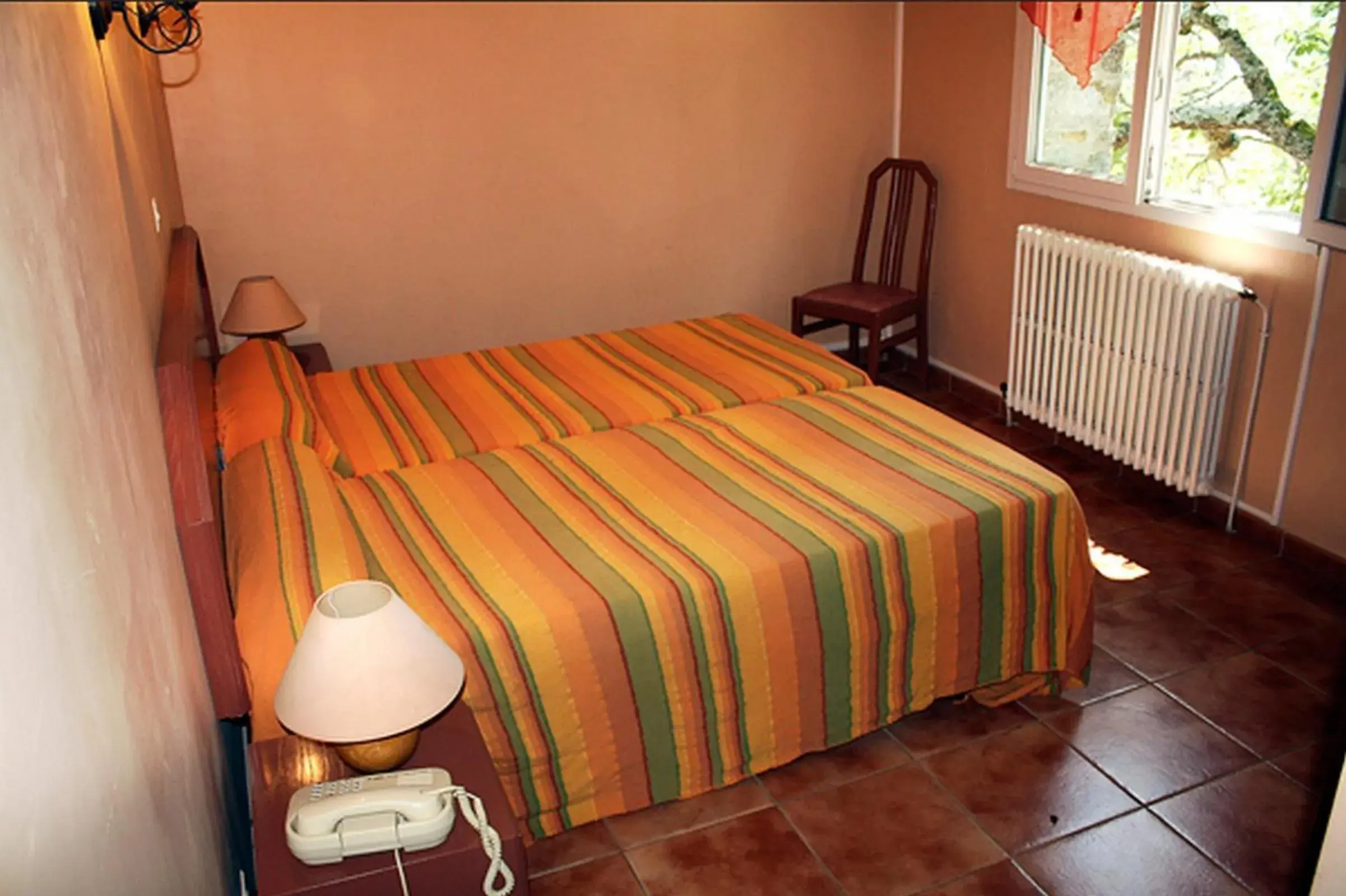 Twin Room in Hôtel - Pub Le Petit Bosquet Twin Room in Hôtel - Pub Le Petit Bosquet