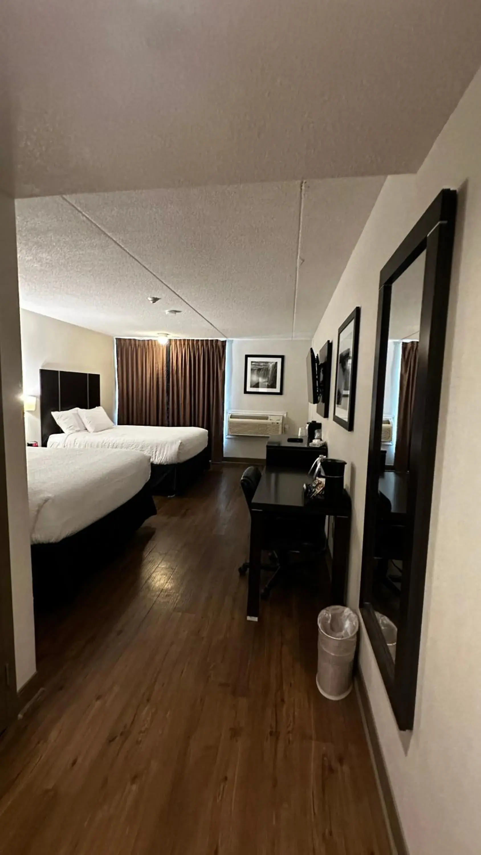 Queen Room with Two Queen Beds - Pet Friendly/Non-Smoking in Ramada Plaza by Wyndham Niagara Falls Queen Room with Two Queen Beds - Pet Friendly/Non-Smoking in Ramada Plaza by Wyndham Niagara Falls