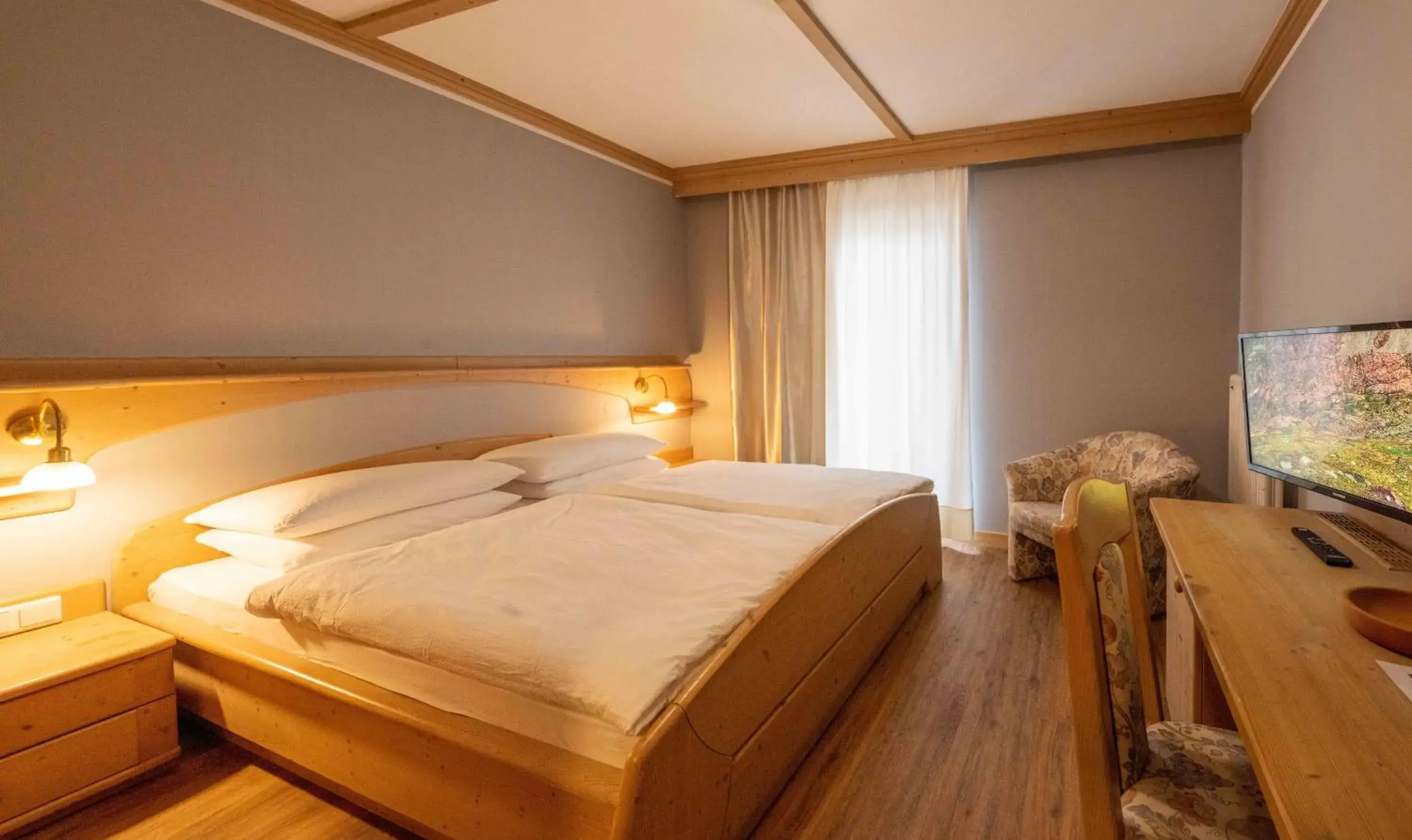 Classic Double Room with Balcony in Hotel Hellweger Classic Double Room with Balcony in Hotel Hellweger