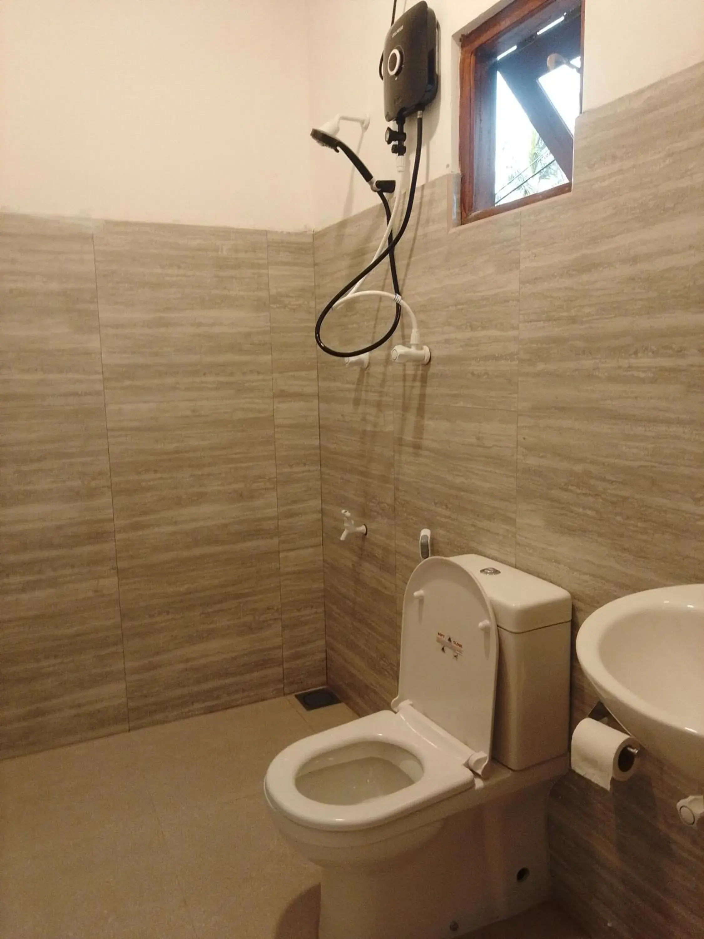 Deluxe Twin Room in Kusuma's Lazy Left hostel Deluxe Twin Room in Kusuma's Lazy Left hostel