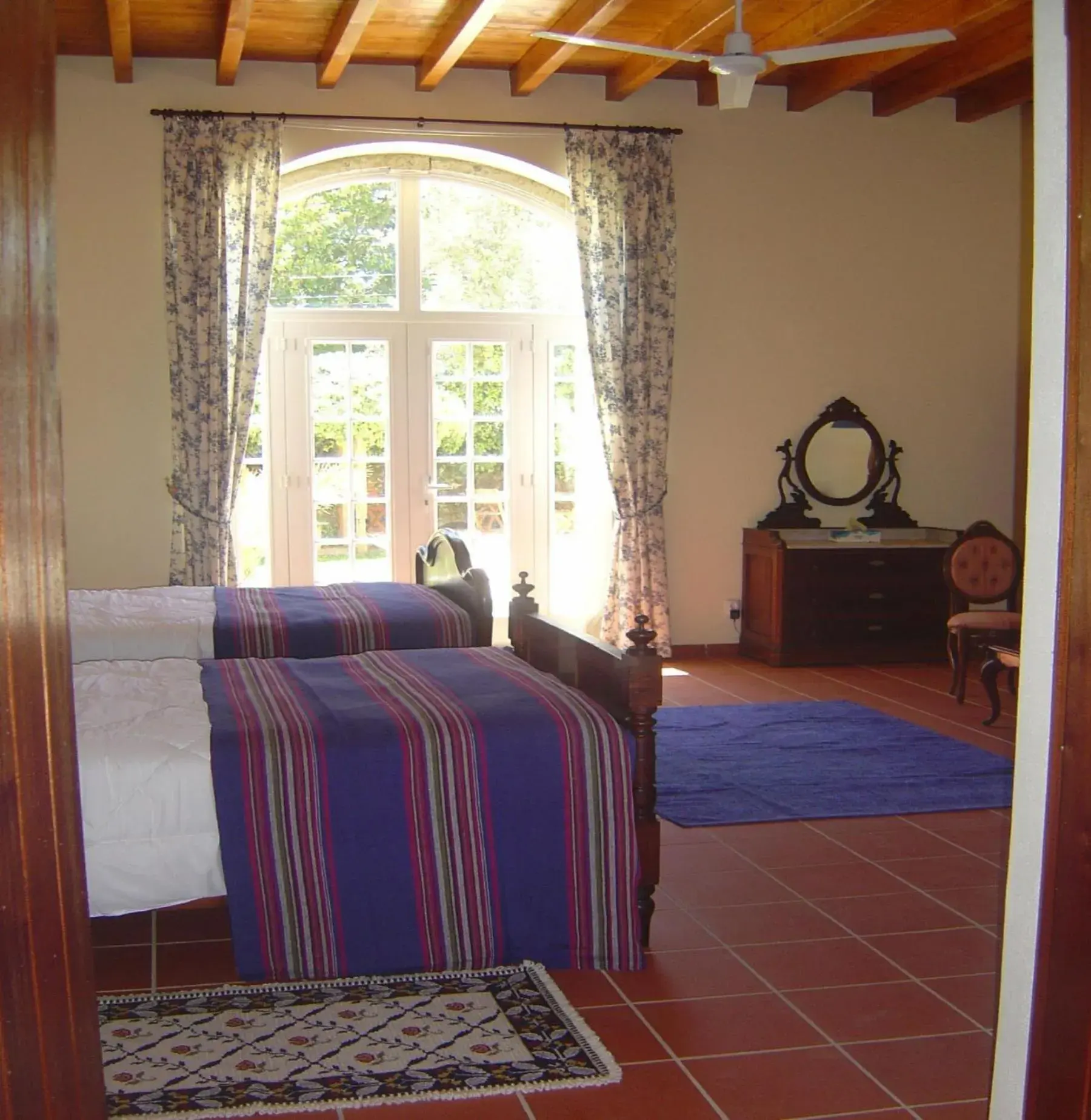 Two-Bedroom Suite with Pool View in Quinta Do Scoto Two-Bedroom Suite with Pool View in Quinta Do Scoto