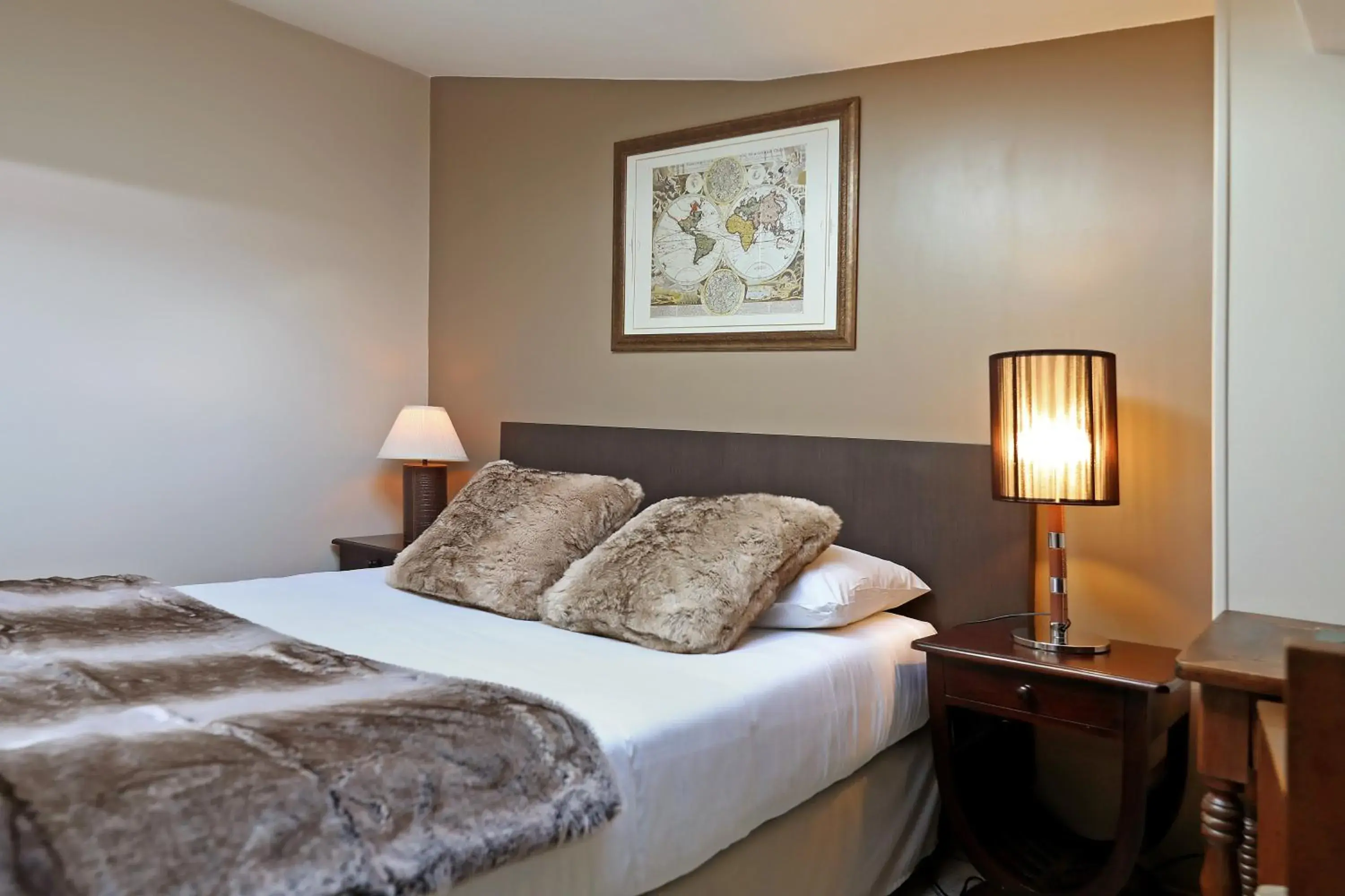 Economy Double Attic Room in Hotel Les Pasteliers Economy Double Attic Room in Hotel Les Pasteliers