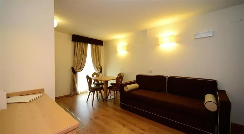 Two-Bedroom Suite with Balcony - Annex in Hotel Crozzon Two-Bedroom Suite with Balcony - Annex in Hotel Crozzon