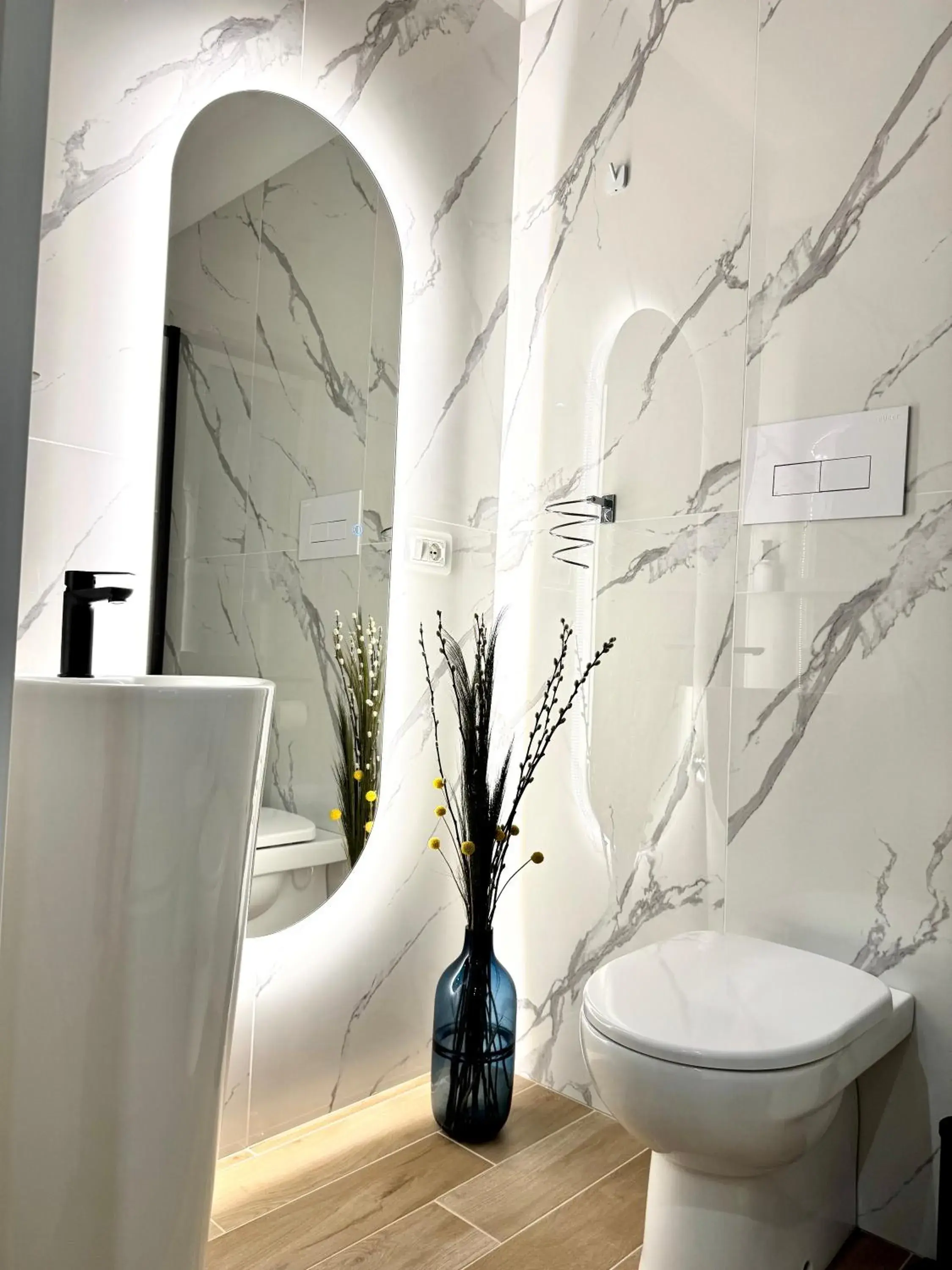 Deluxe King Room in Charm Airport Deluxe King Room in Charm Airport