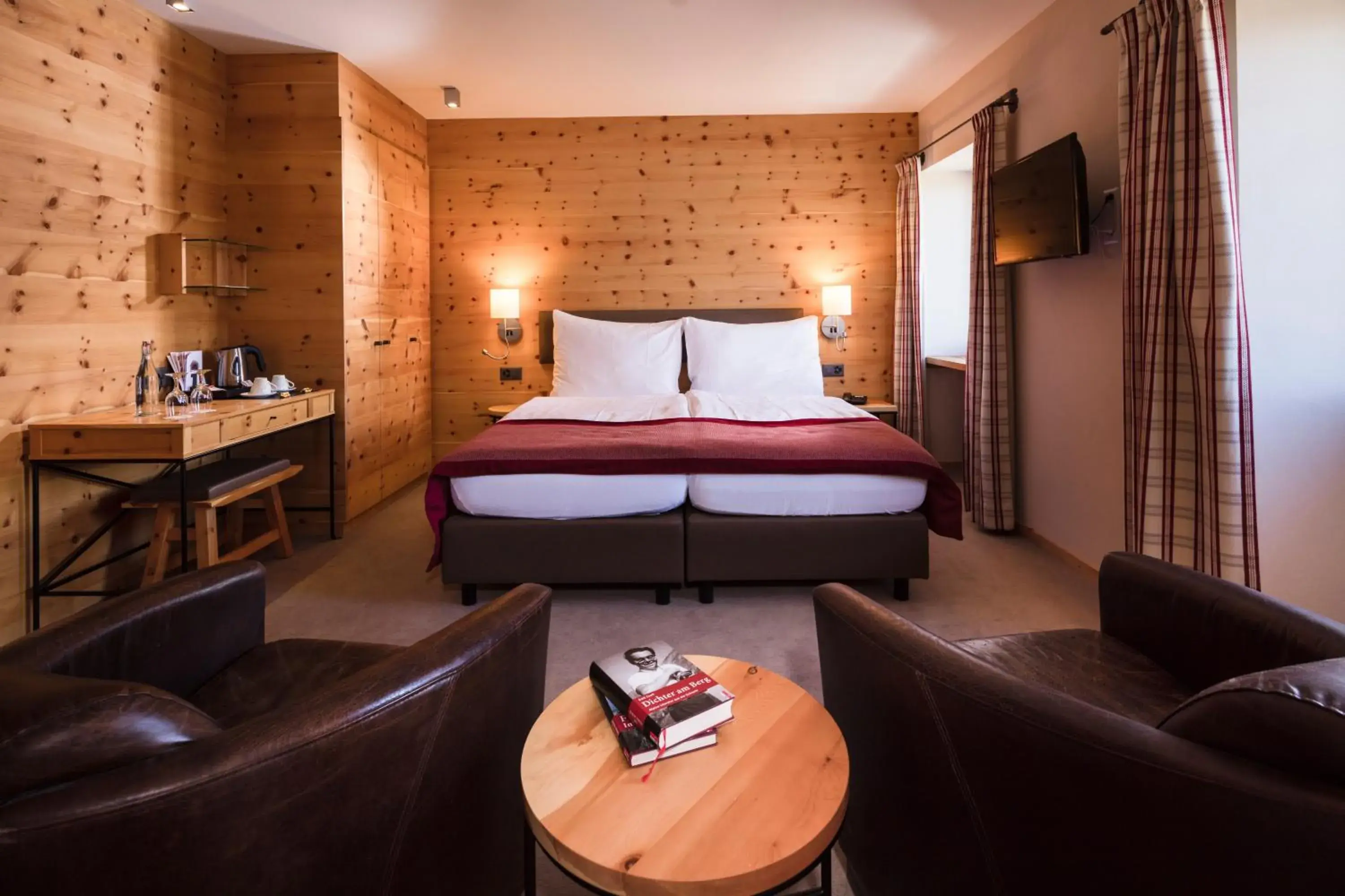 Double Room with Mountain View - single occupancy in Riffelhaus 1853 Double Room with Mountain View - single occupancy in Riffelhaus 1853