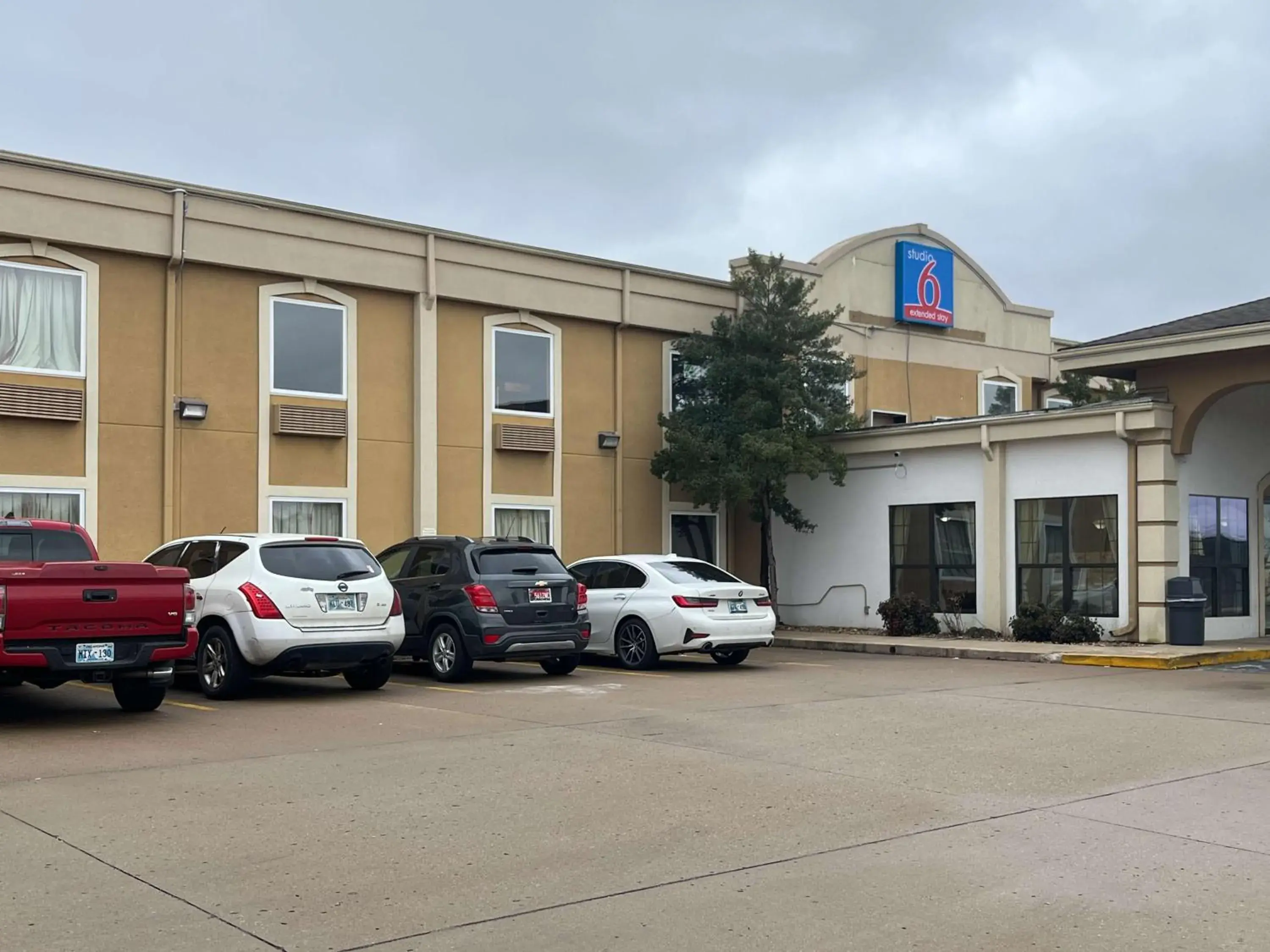 Property Building in Motel 6-Claremore, OK Property Building in Motel 6-Claremore, OK