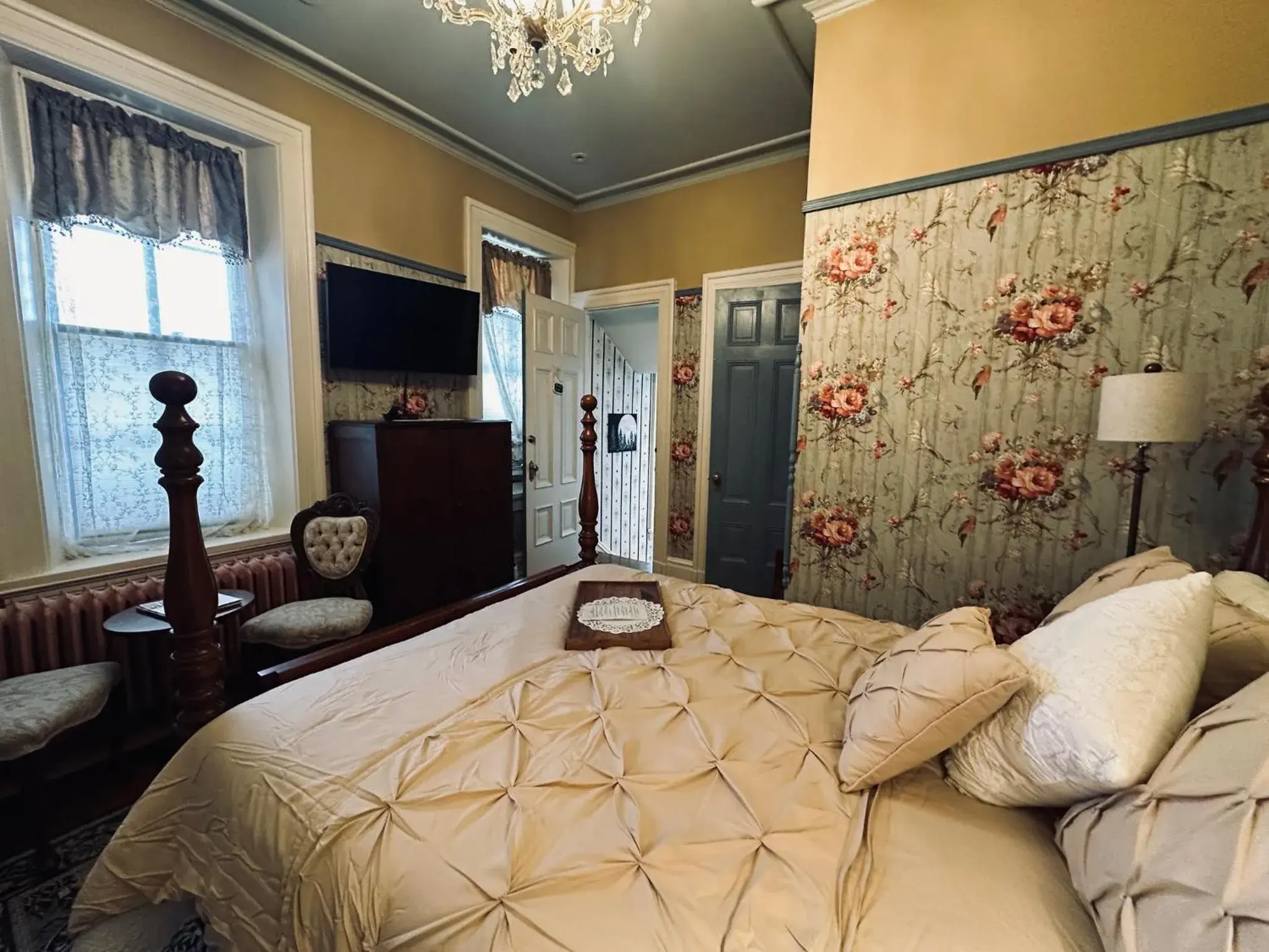 Deluxe Room (2 Adults + 1 Child) in Susquehanna Manor Inn Deluxe Room (2 Adults + 1 Child) in Susquehanna Manor Inn