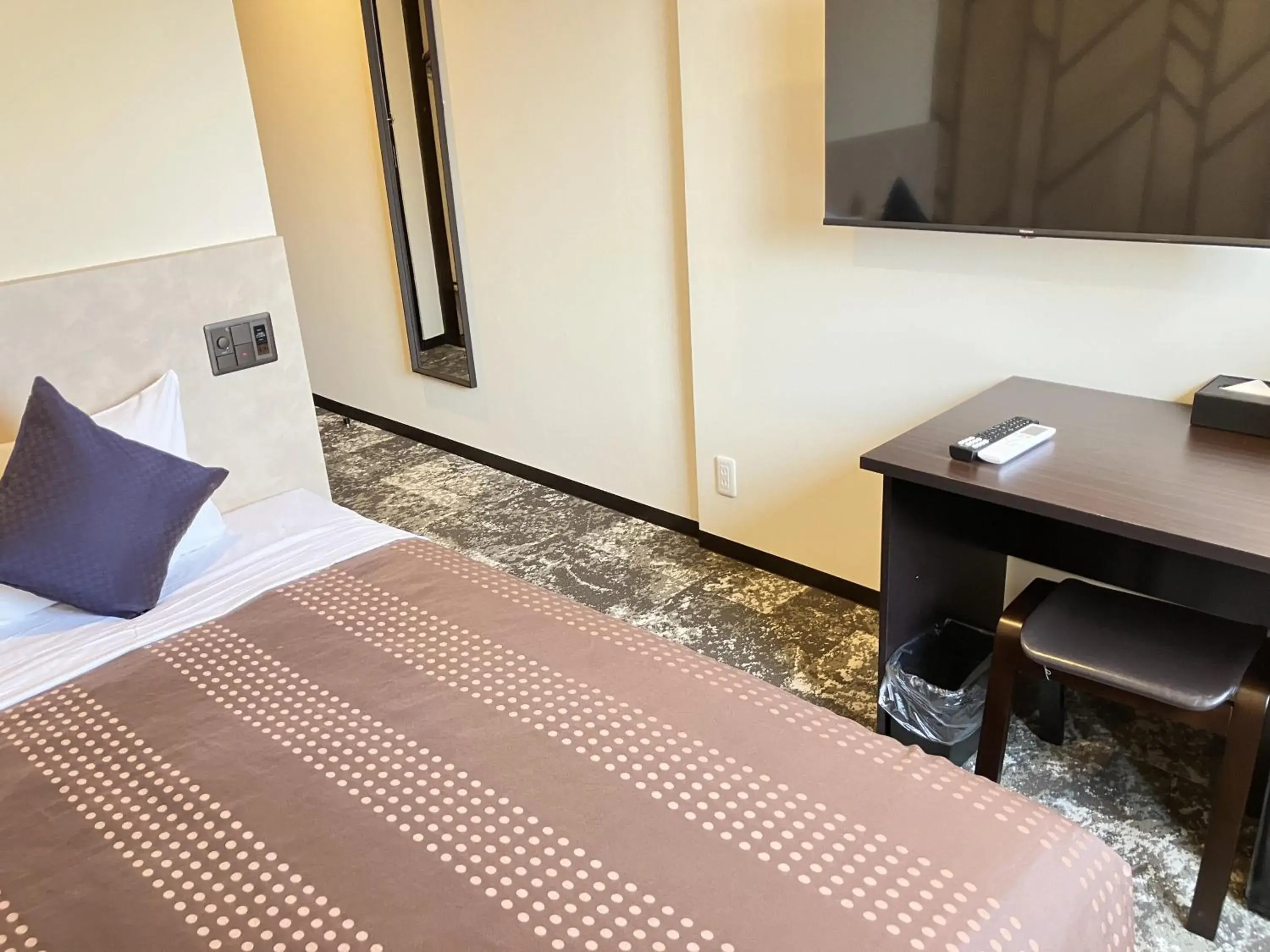 Double Room with Small Double Bed - single occupancy - Smoking in HOTEL LiVEMAX BUDGET Shinosaka Double Room with Small Double Bed - single occupancy - Smoking in HOTEL LiVEMAX BUDGET Shinosaka