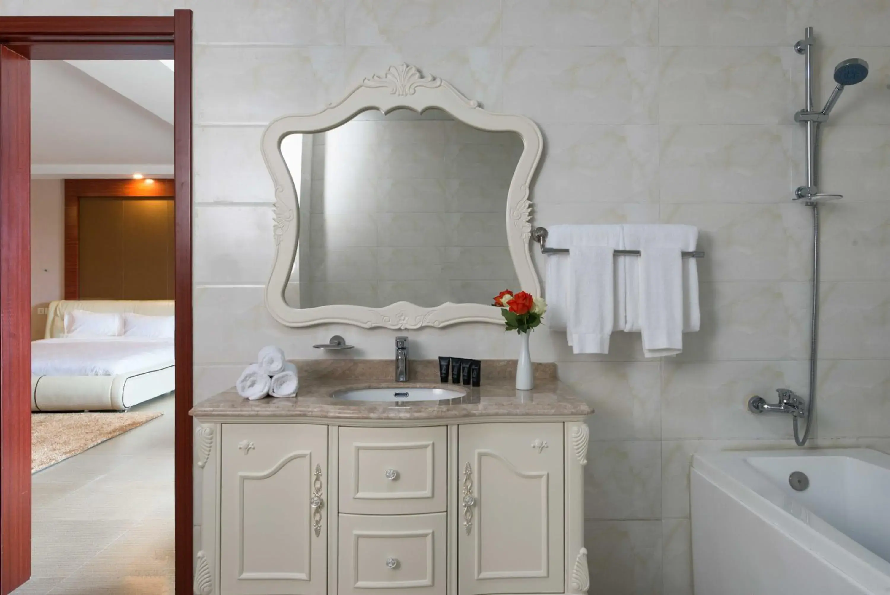 King Suite in The Farmington Hotel King Suite in The Farmington Hotel