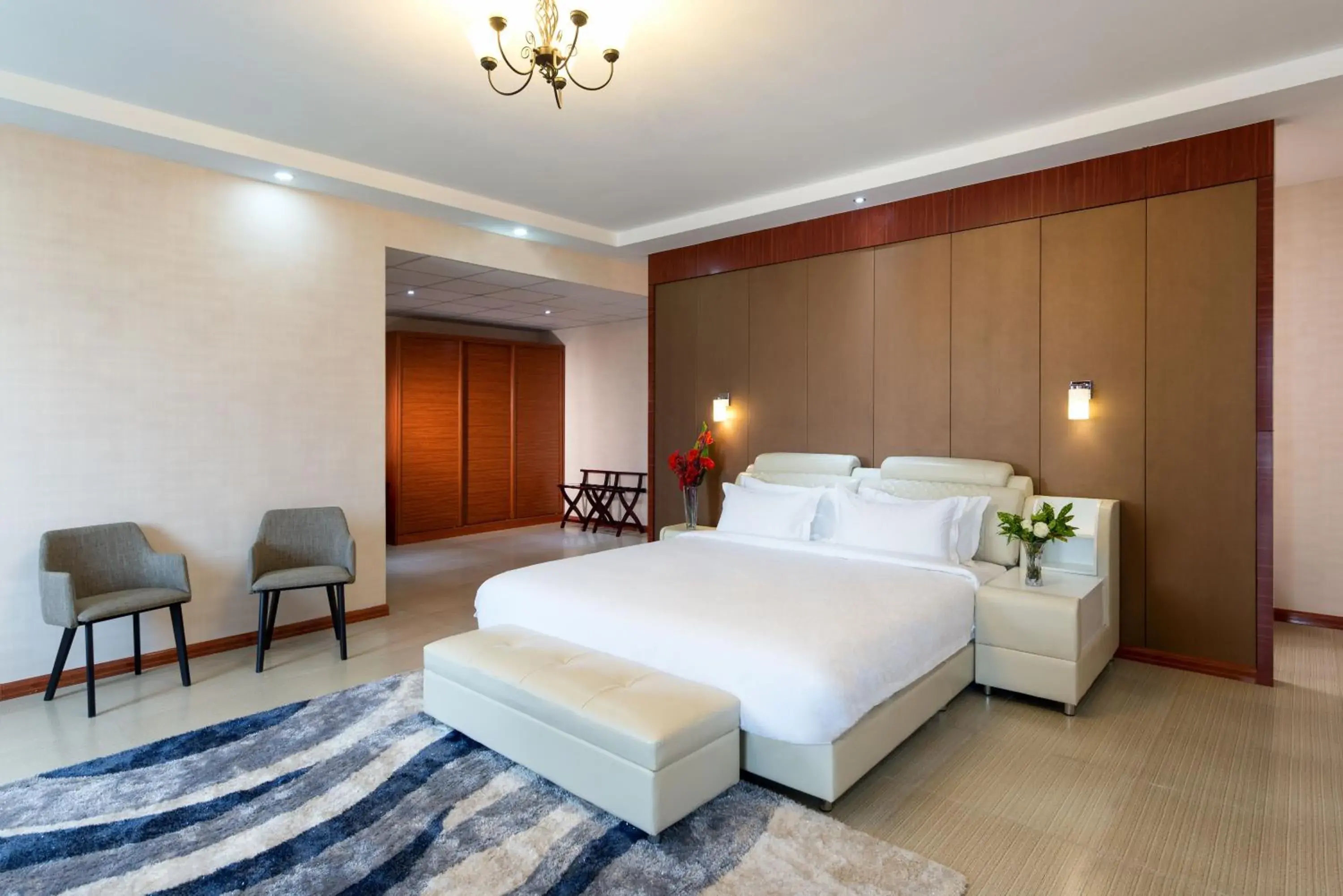 King Suite in The Farmington Hotel King Suite in The Farmington Hotel