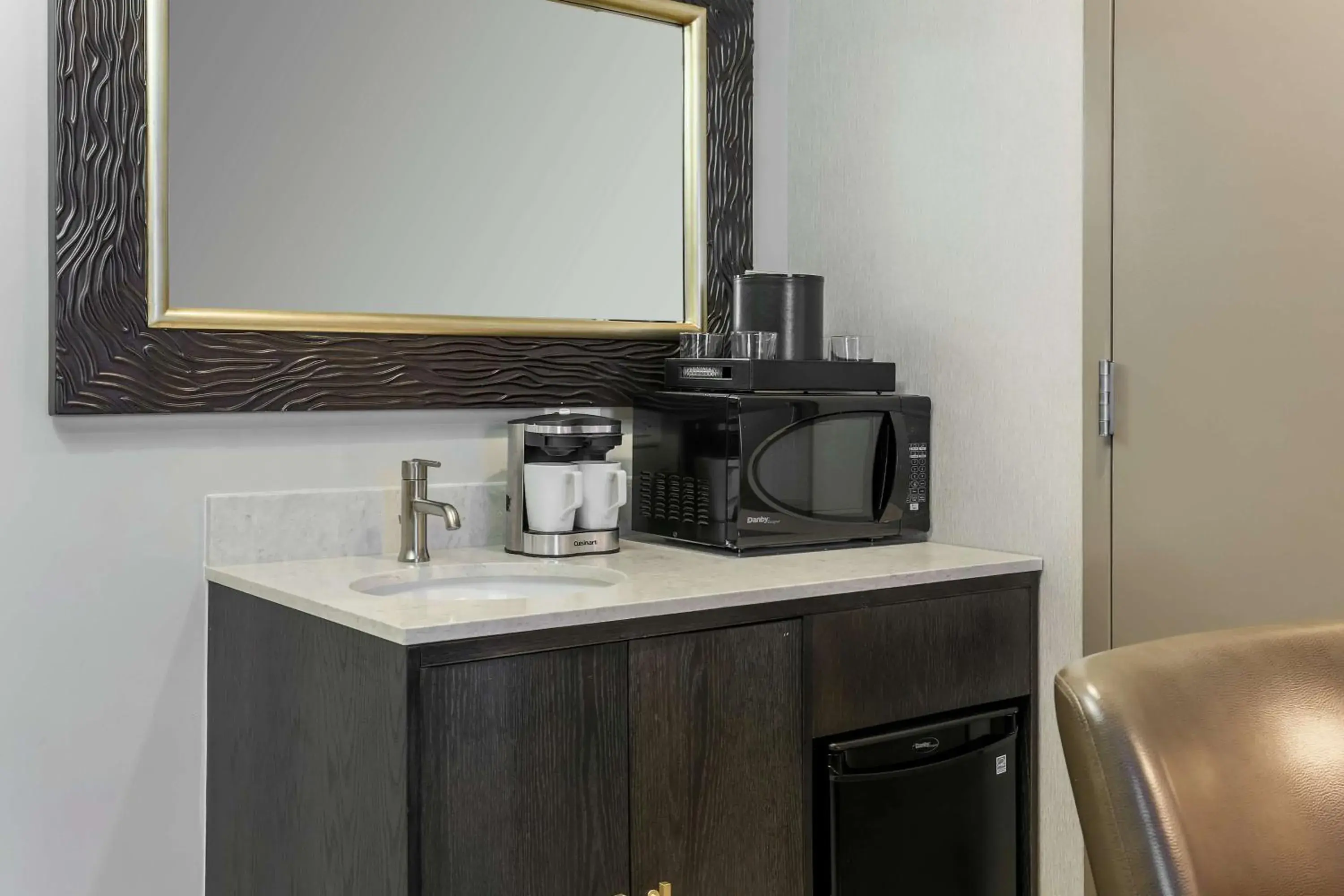 Two-Room Suite with Two Queen Beds - Mobility Access in Embassy Suites By Hilton Syracuse Destiny USA Two-Room Suite with Two Queen Beds - Mobility Access in Embassy Suites By Hilton Syracuse Destiny USA