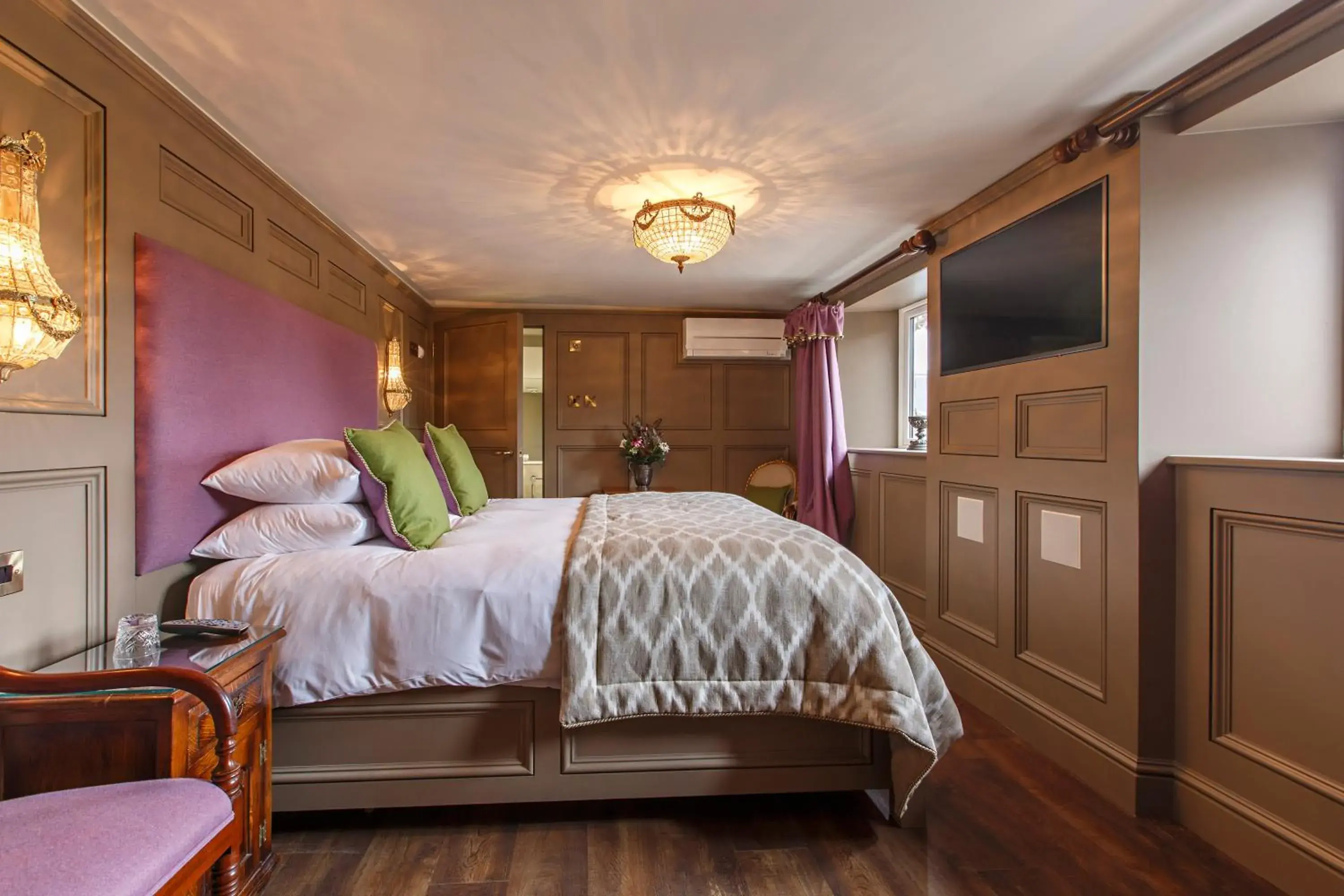 Deluxe Room in Ffolkes Arms Hotel Deluxe Room in Ffolkes Arms Hotel