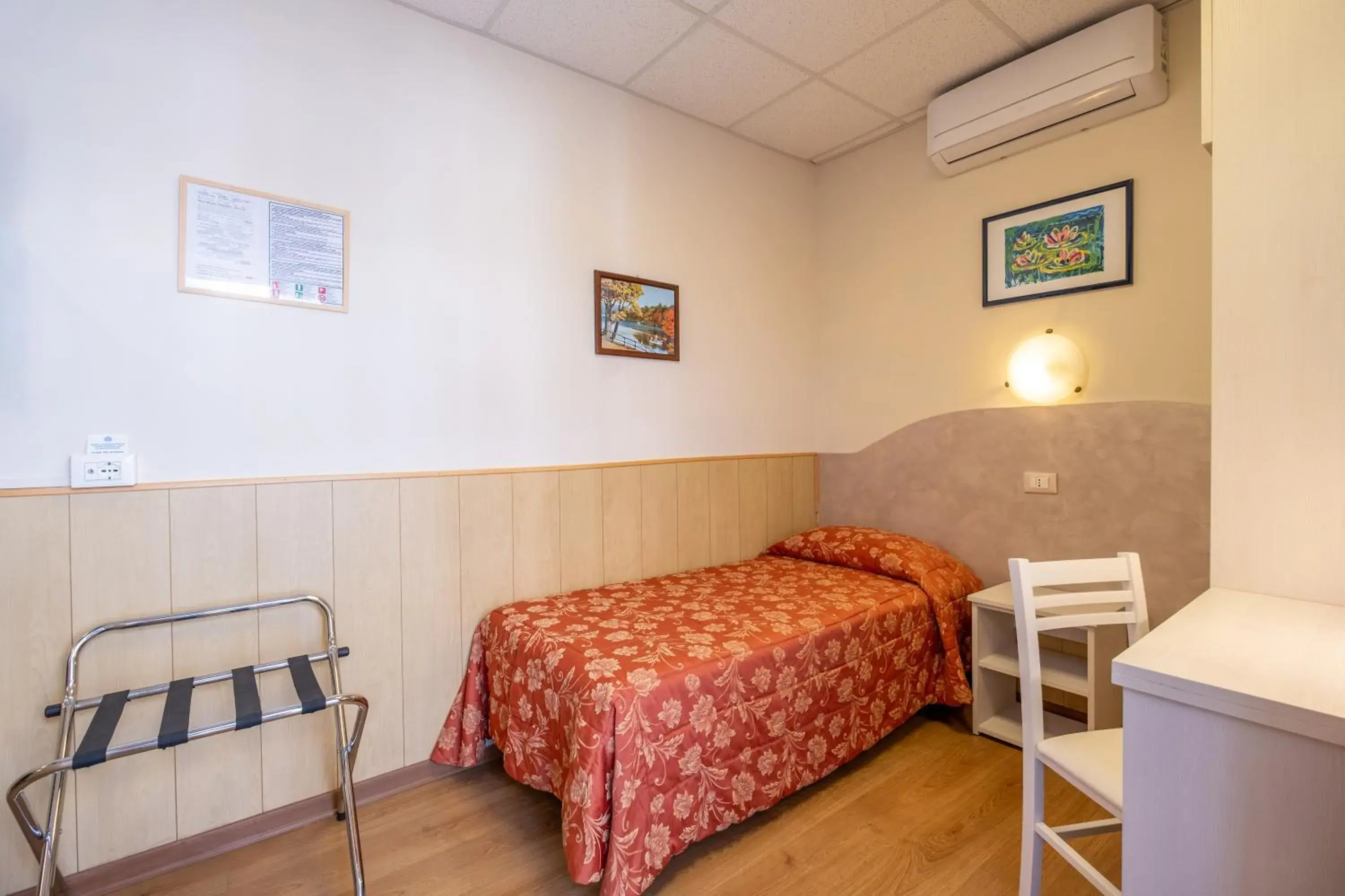 Single Room in Hotel Corso Single Room in Hotel Corso