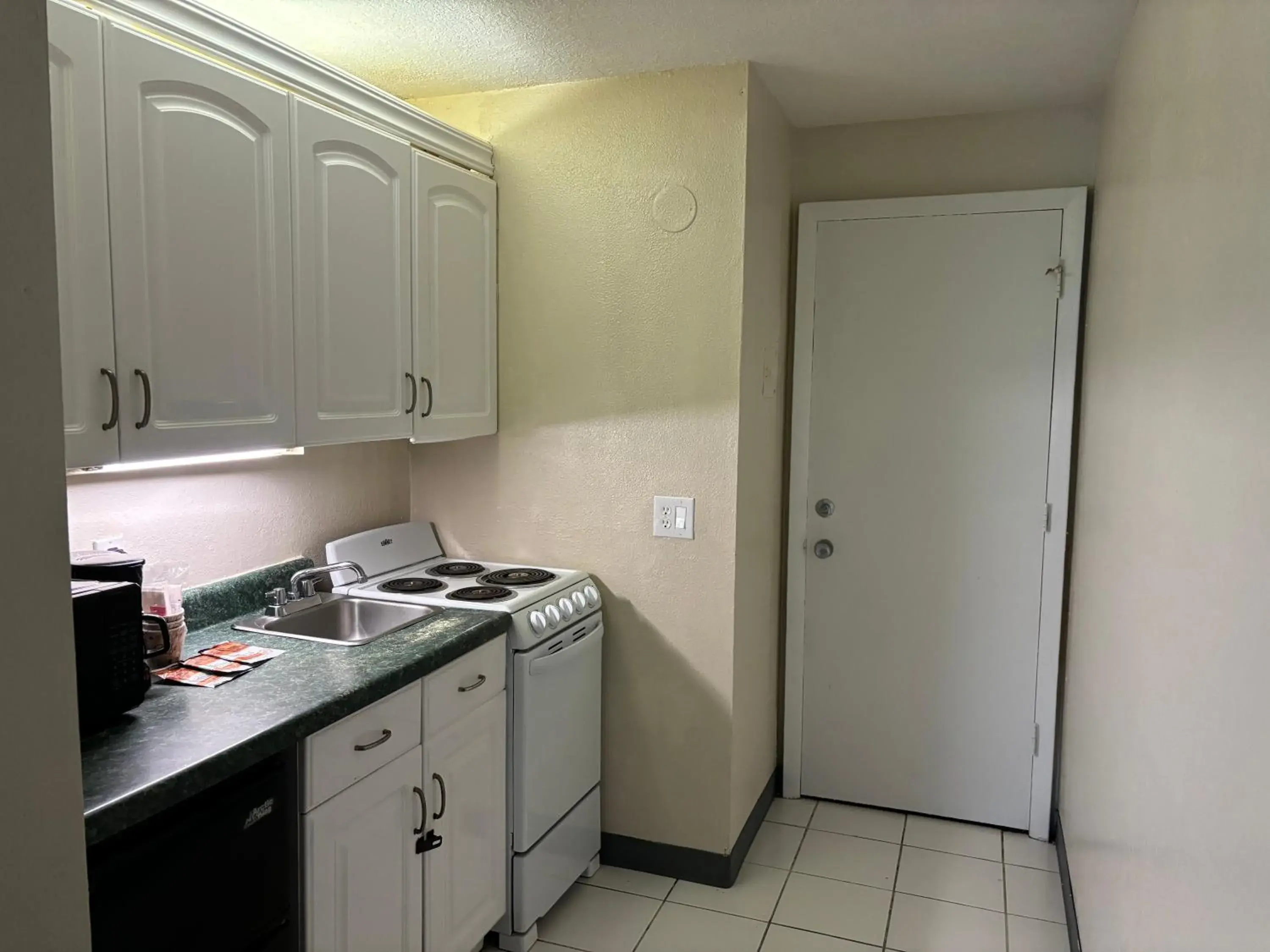 Deluxe Double Kitchenette in Inn On The Green Florida Deluxe Double Kitchenette in Inn On The Green Florida