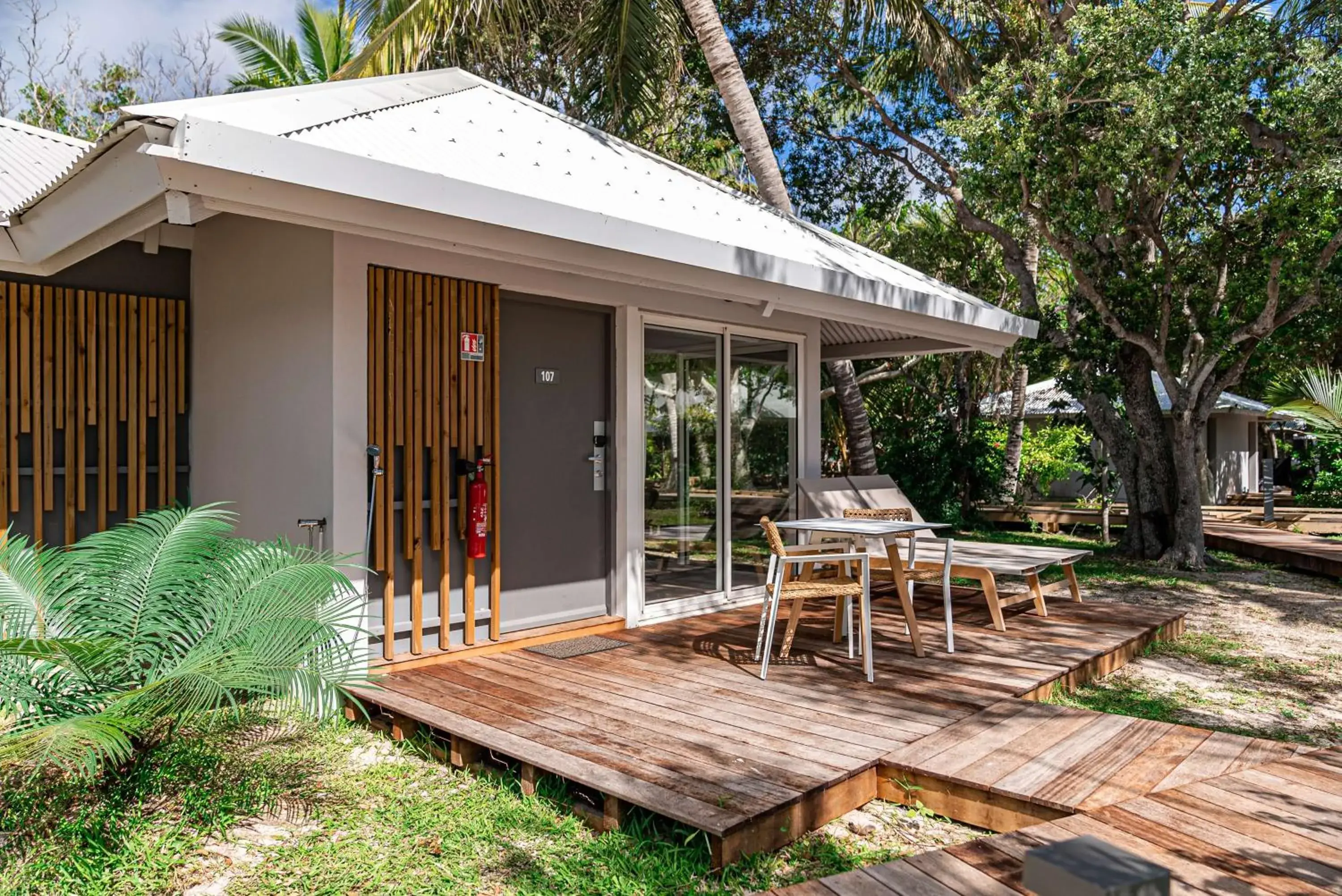 Deluxe Bungalow with Beach Access in DoubleTree by Hilton Noumea Ilot Maitre Resort Deluxe Bungalow with Beach Access in DoubleTree by Hilton Noumea Ilot Maitre Resort