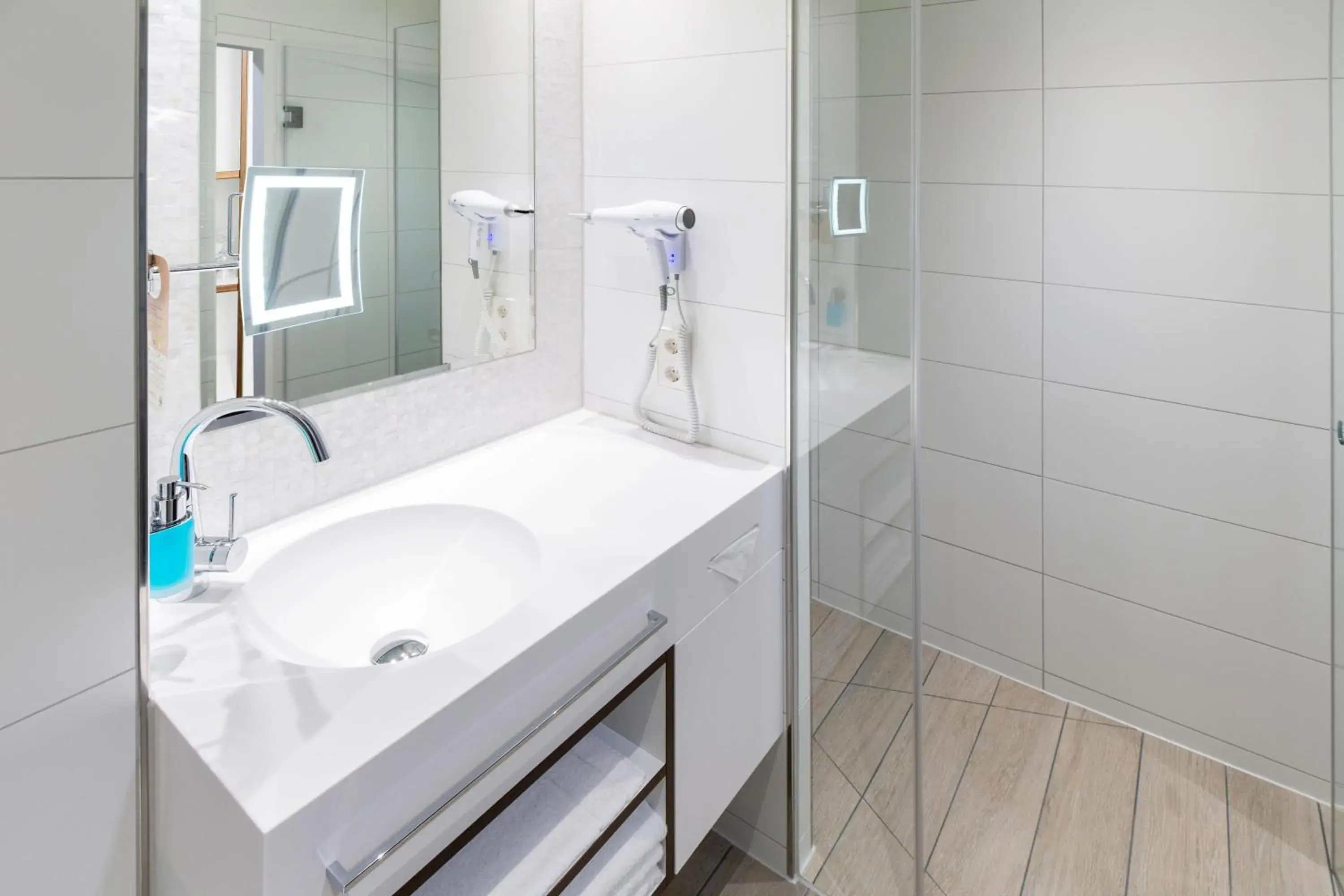 Standard Suite in Mercure Hotel MOA Berlin Standard Suite in Mercure Hotel MOA Berlin