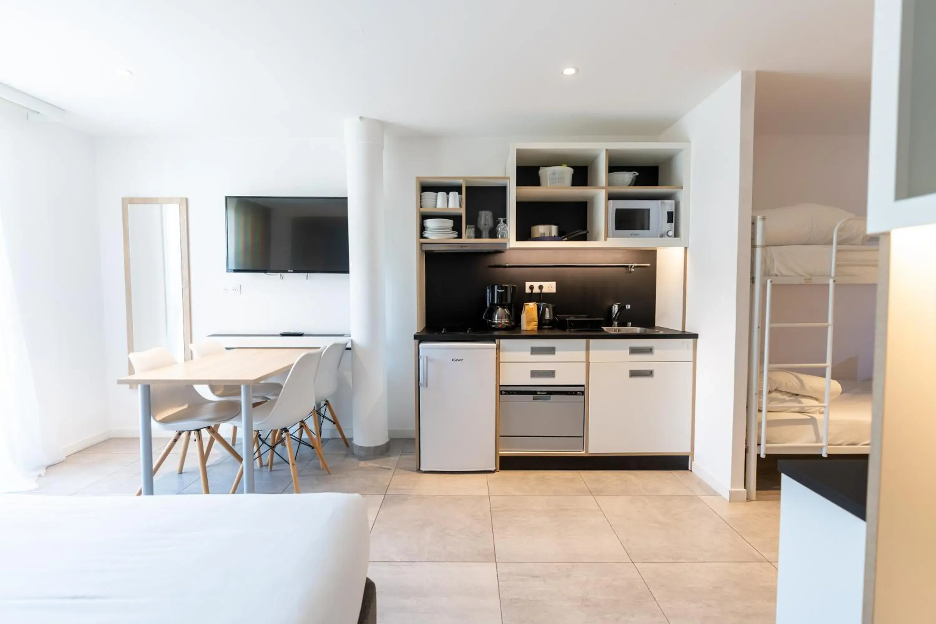 Executive Studio - 1 Double Bed 2 Bunk Bed Beds in Kyriad Résidence Cabriès - Plan de Campagne Executive Studio - 1 Double Bed 2 Bunk Bed Beds in Kyriad Résidence Cabriès - Plan de Campagne