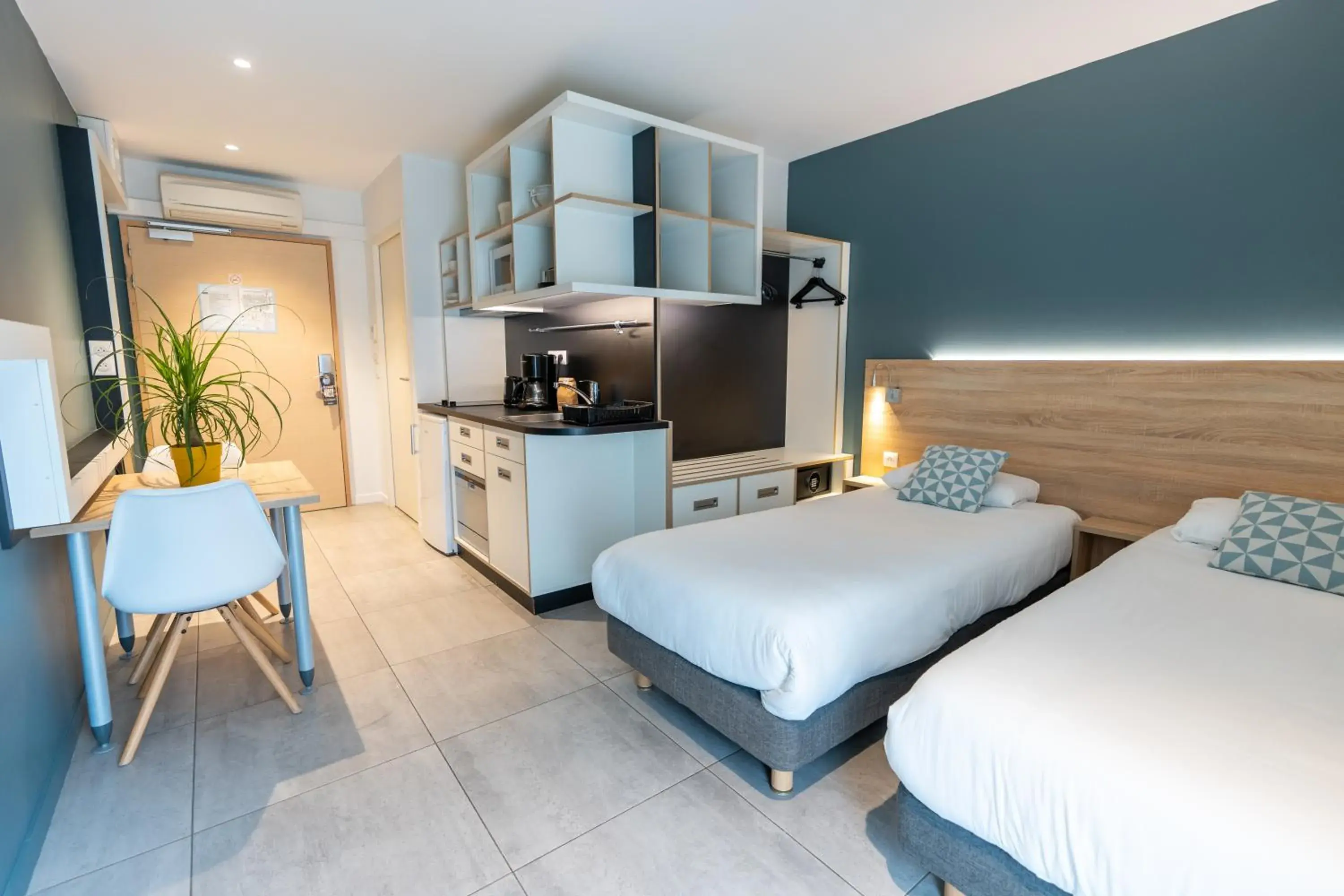 Superior Twin Studio in Kyriad Résidence Cabriès - Plan de Campagne Superior Twin Studio in Kyriad Résidence Cabriès - Plan de Campagne