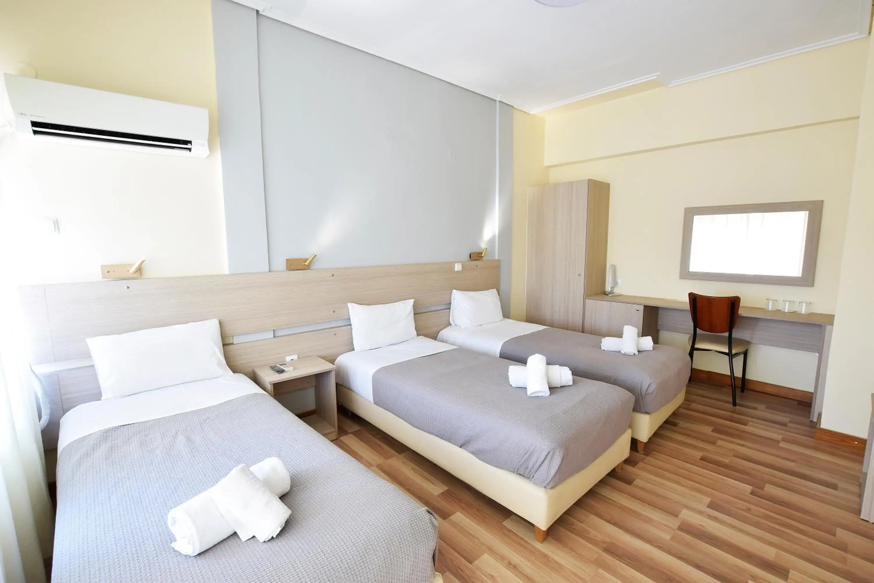 Triple Room in John's Hotel Triple Room in John's Hotel