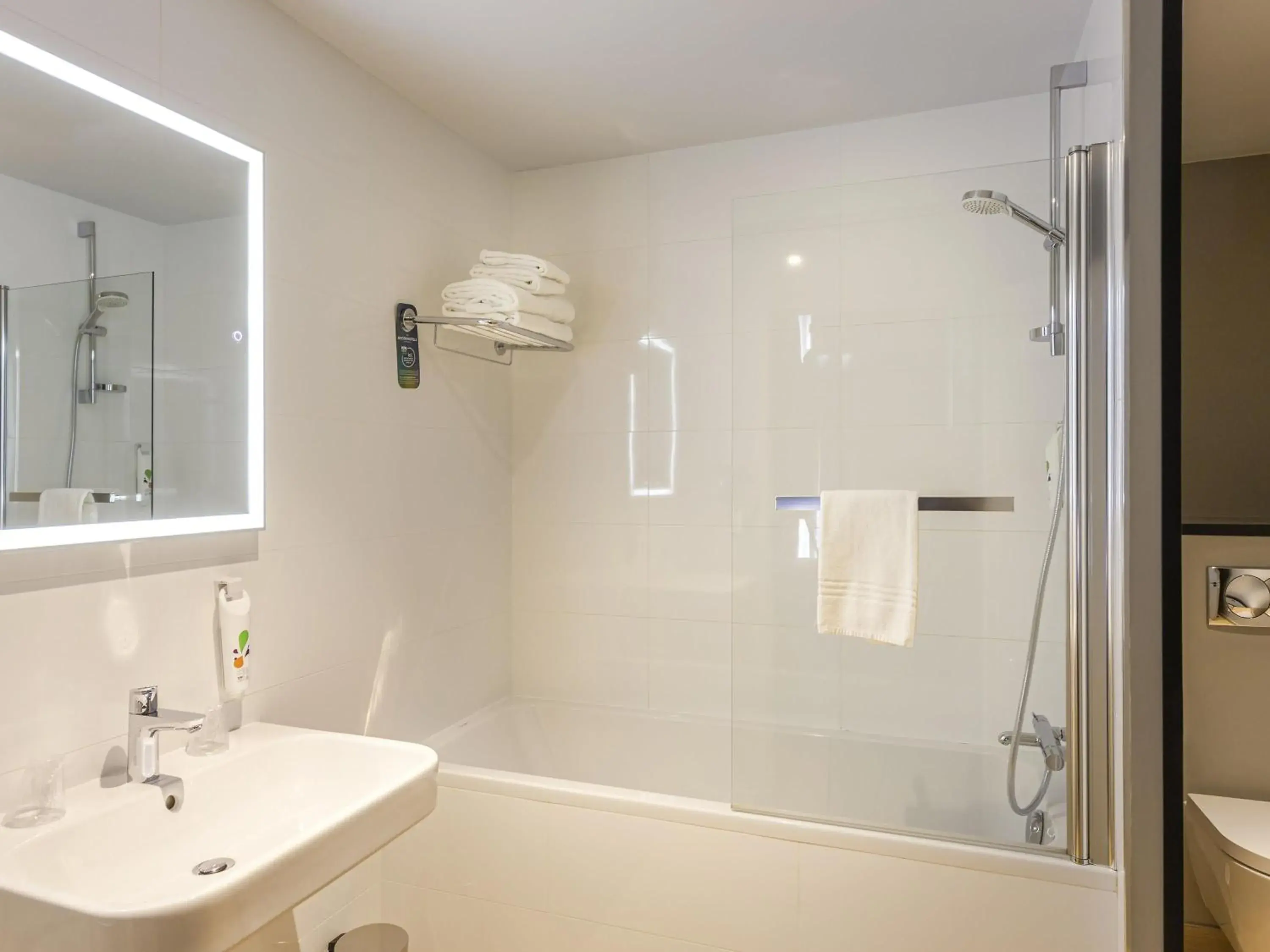 Standard Family Suite with Two Connecting Rooms - single occupancy in Ibis Styles Toulouse Capitole Standard Family Suite with Two Connecting Rooms - single occupancy in Ibis Styles Toulouse Capitole