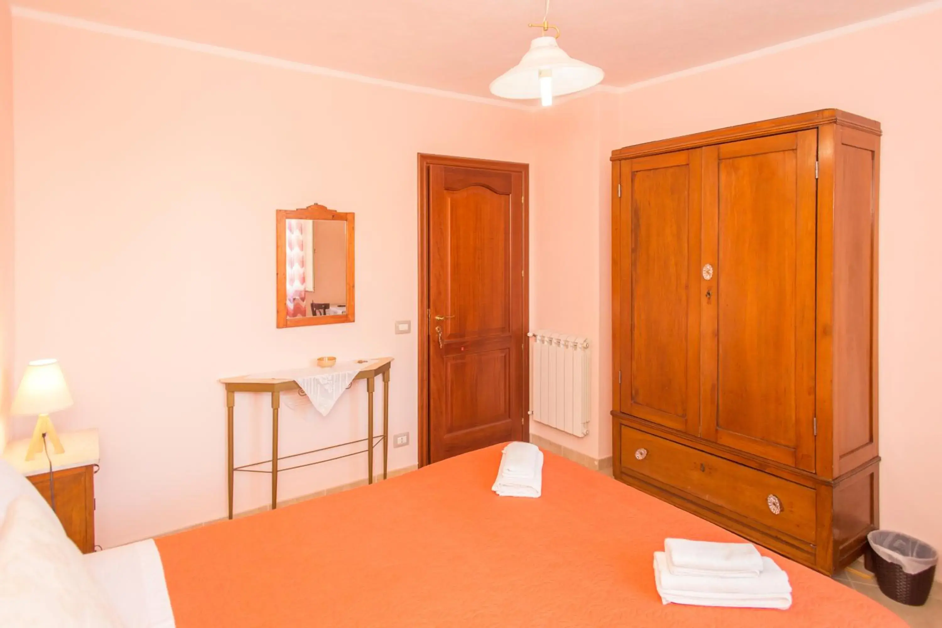 Standard Double Room with Shared Bathroom in Le Terrazze di Pirandello Standard Double Room with Shared Bathroom in Le Terrazze di Pirandello