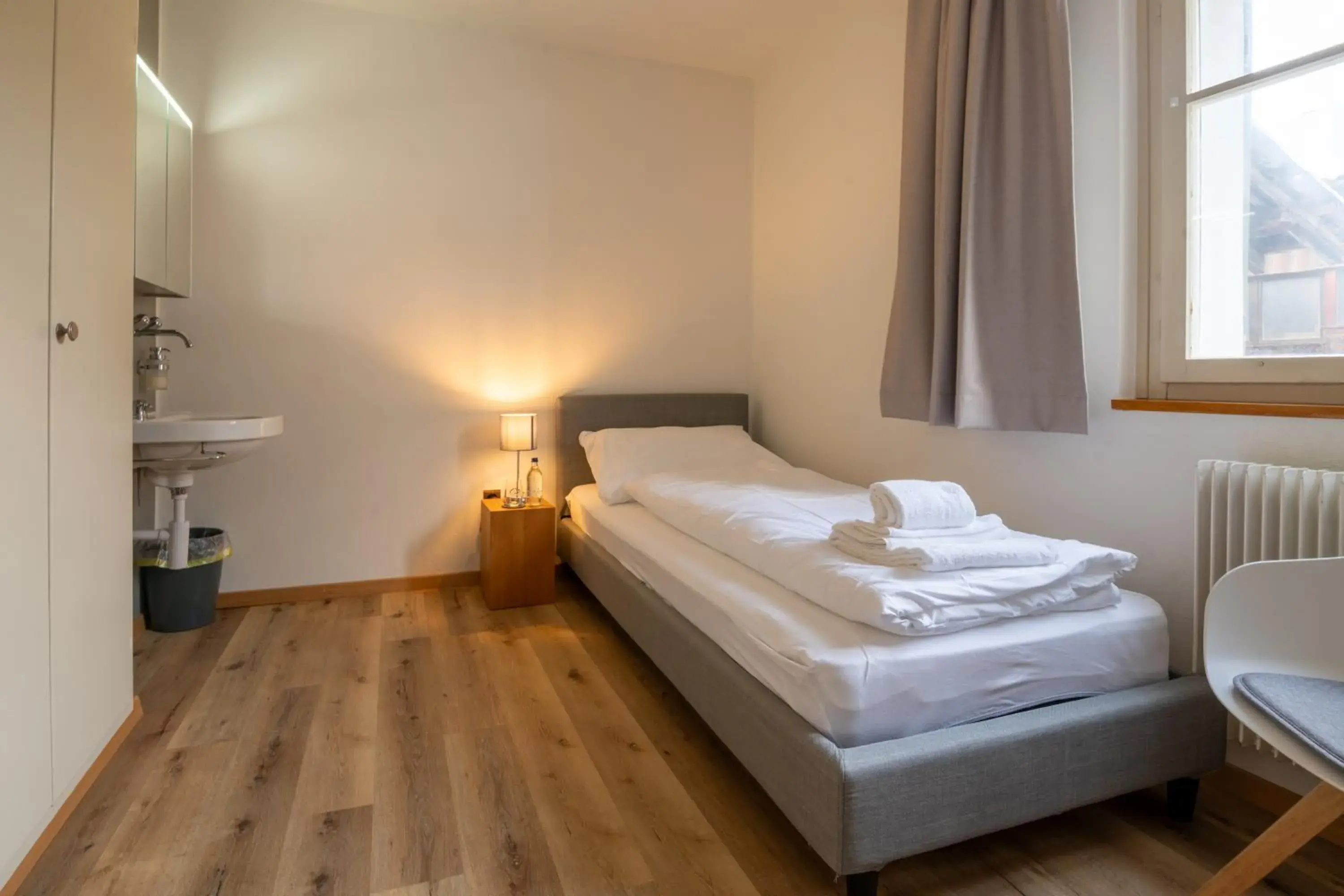 Single Room with Shared Bathroom - single occupancy in Hotel Restaurant Simplon - Self Check-in Single Room with Shared Bathroom - single occupancy in Hotel Restaurant Simplon - Self Check-in