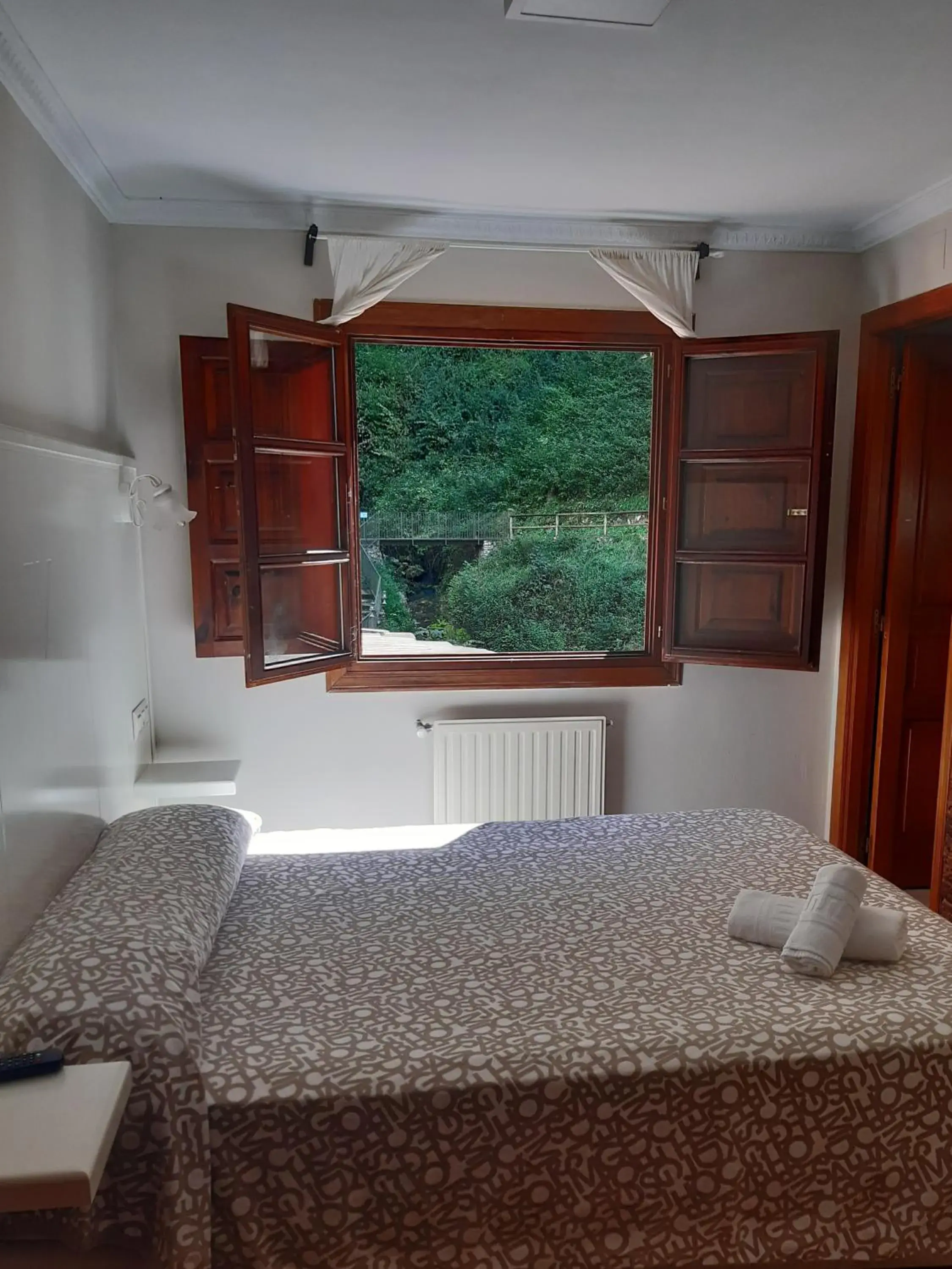 Standard Double Room in Hotel Puente Vidosa Standard Double Room in Hotel Puente Vidosa