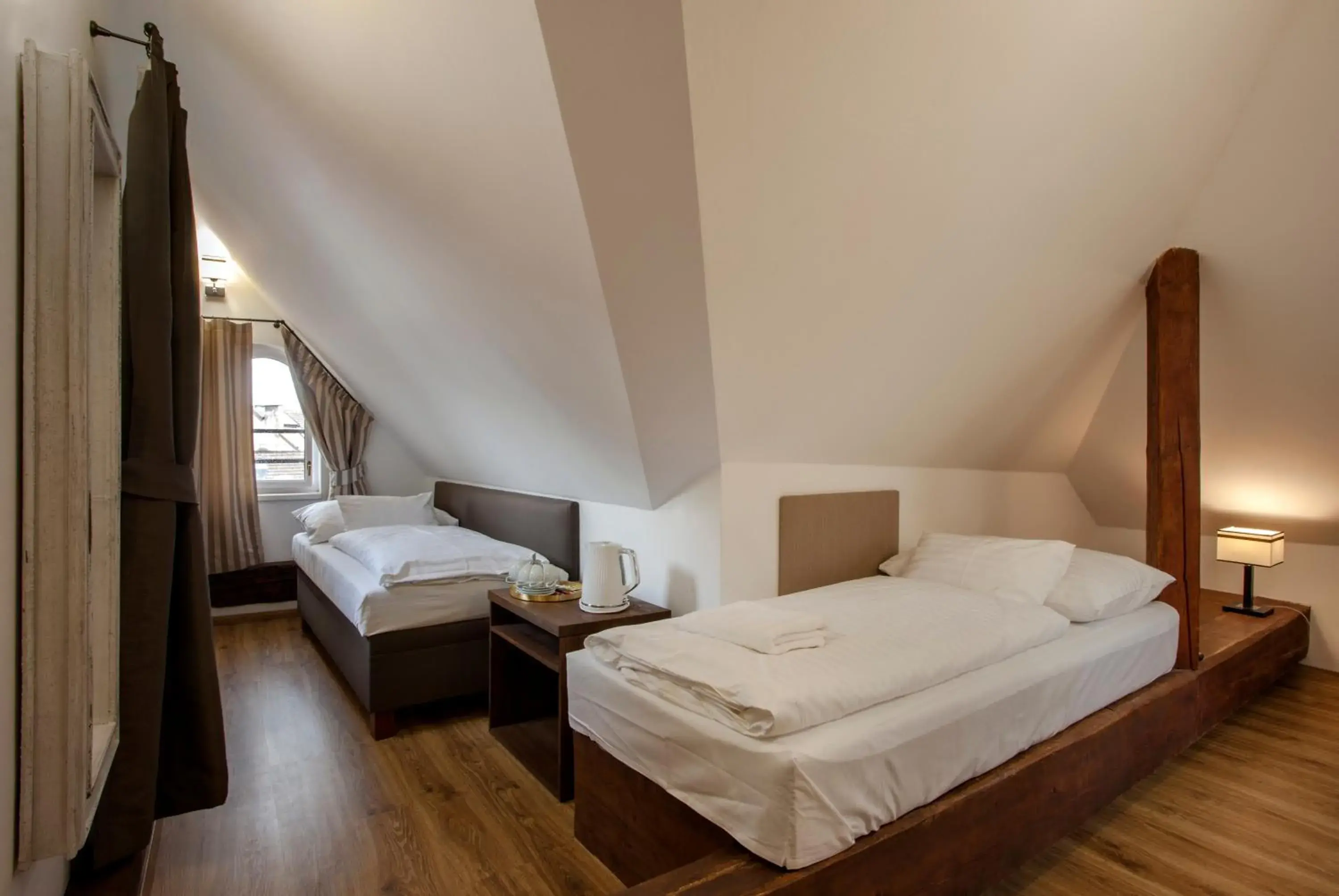 Economy Quadruple Room - Attic with Air Conditioning in Residence Corto Old Town Economy Quadruple Room - Attic with Air Conditioning in Residence Corto Old Town