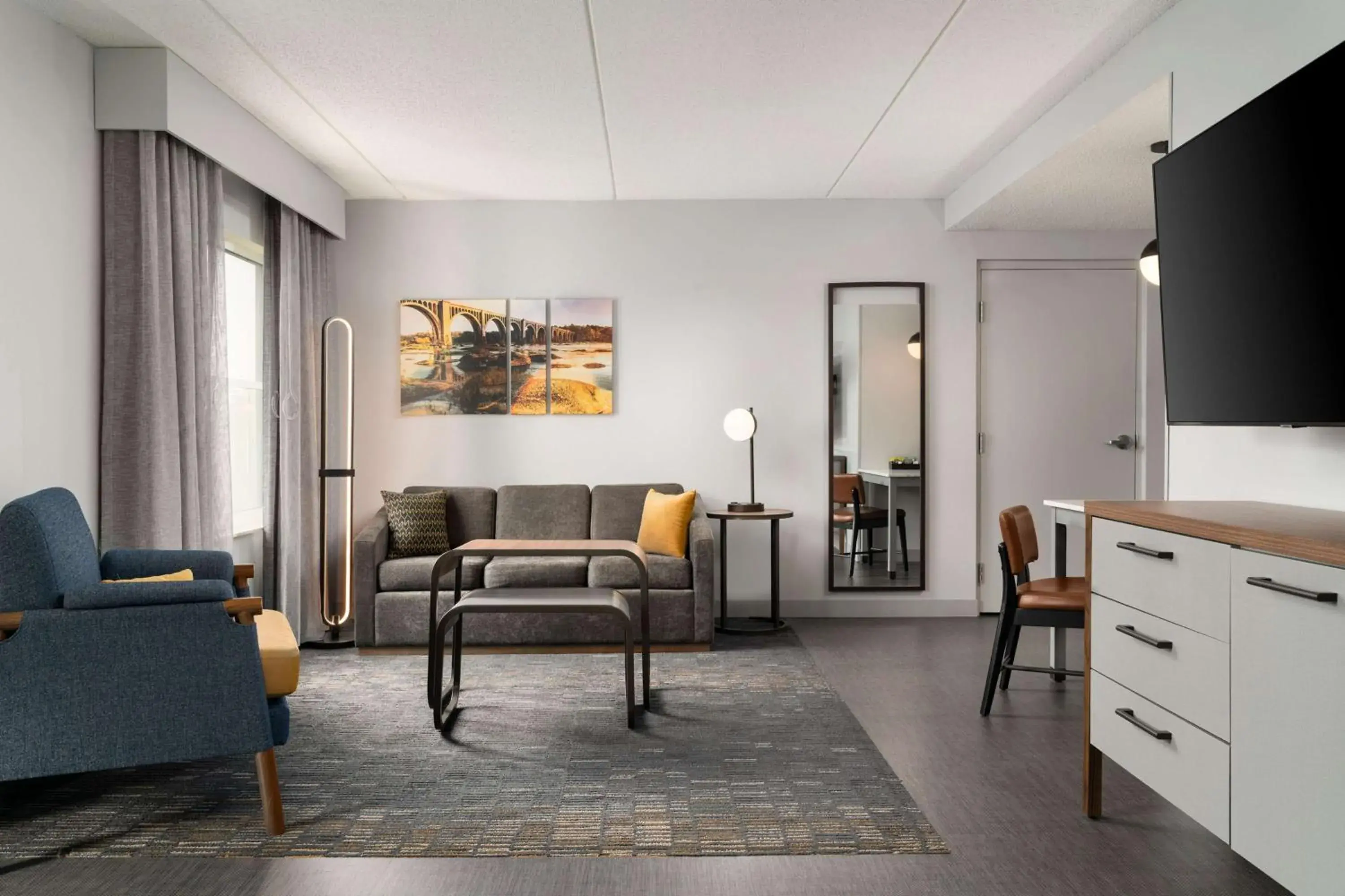 King Suite with Accessible Tub - Mobility and Hearing Access/Non-Smoking in Homewood Suites by Hilton Richmond - Airport King Suite with Accessible Tub - Mobility and Hearing Access/Non-Smoking in Homewood Suites by Hilton Richmond - Airport