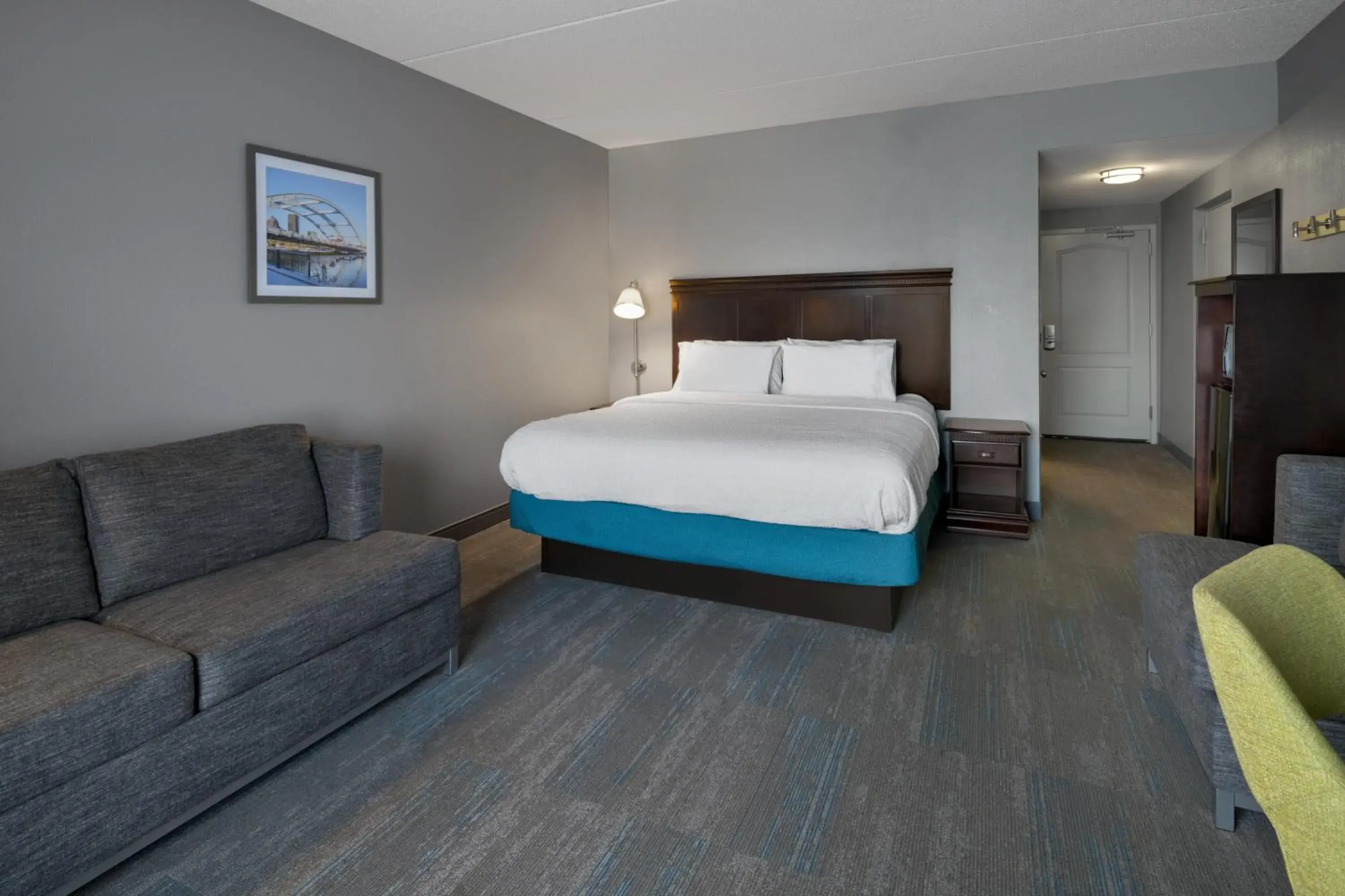 King Room with Sofa Bed and Study - Non-Smoking in Hampton Inn Rochester - Irondequoit King Room with Sofa Bed and Study - Non-Smoking in Hampton Inn Rochester - Irondequoit