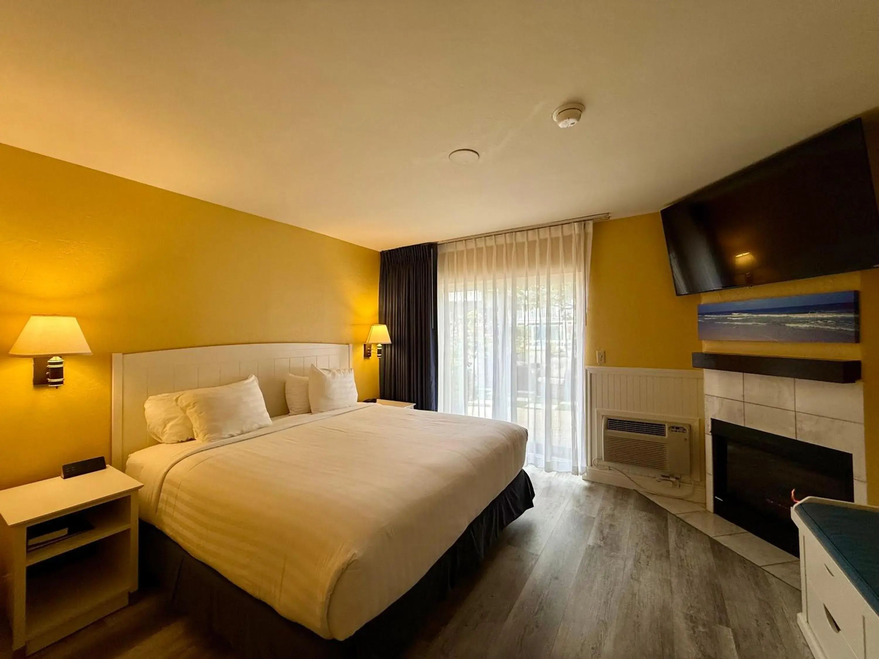 King Room in Monterey Bay Lodge King Room in Monterey Bay Lodge