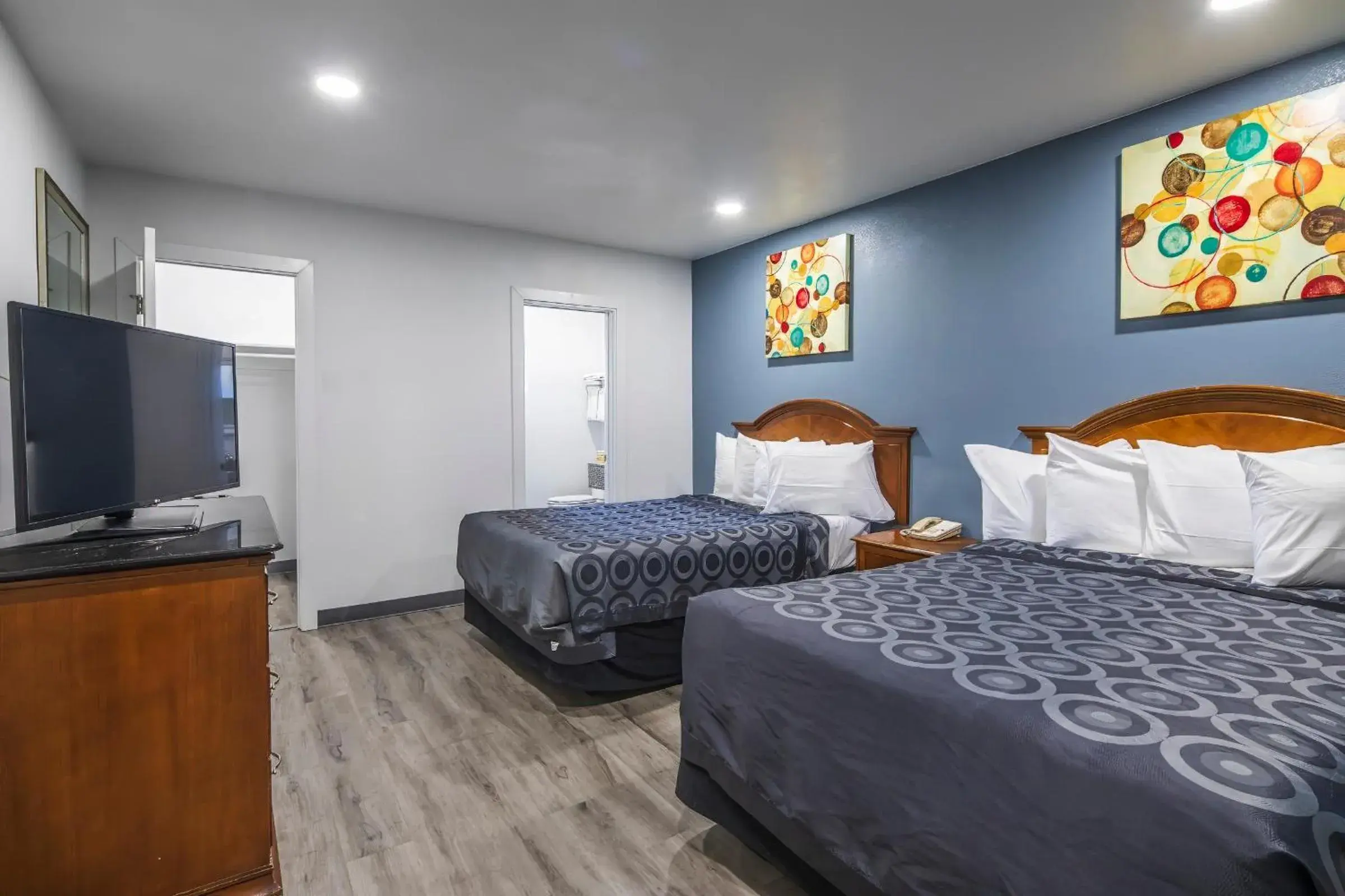 Two Double Beds with Kitchen - Non Smoking in Hitching Post Studios Inn Two Double Beds with Kitchen - Non Smoking in Hitching Post Studios Inn