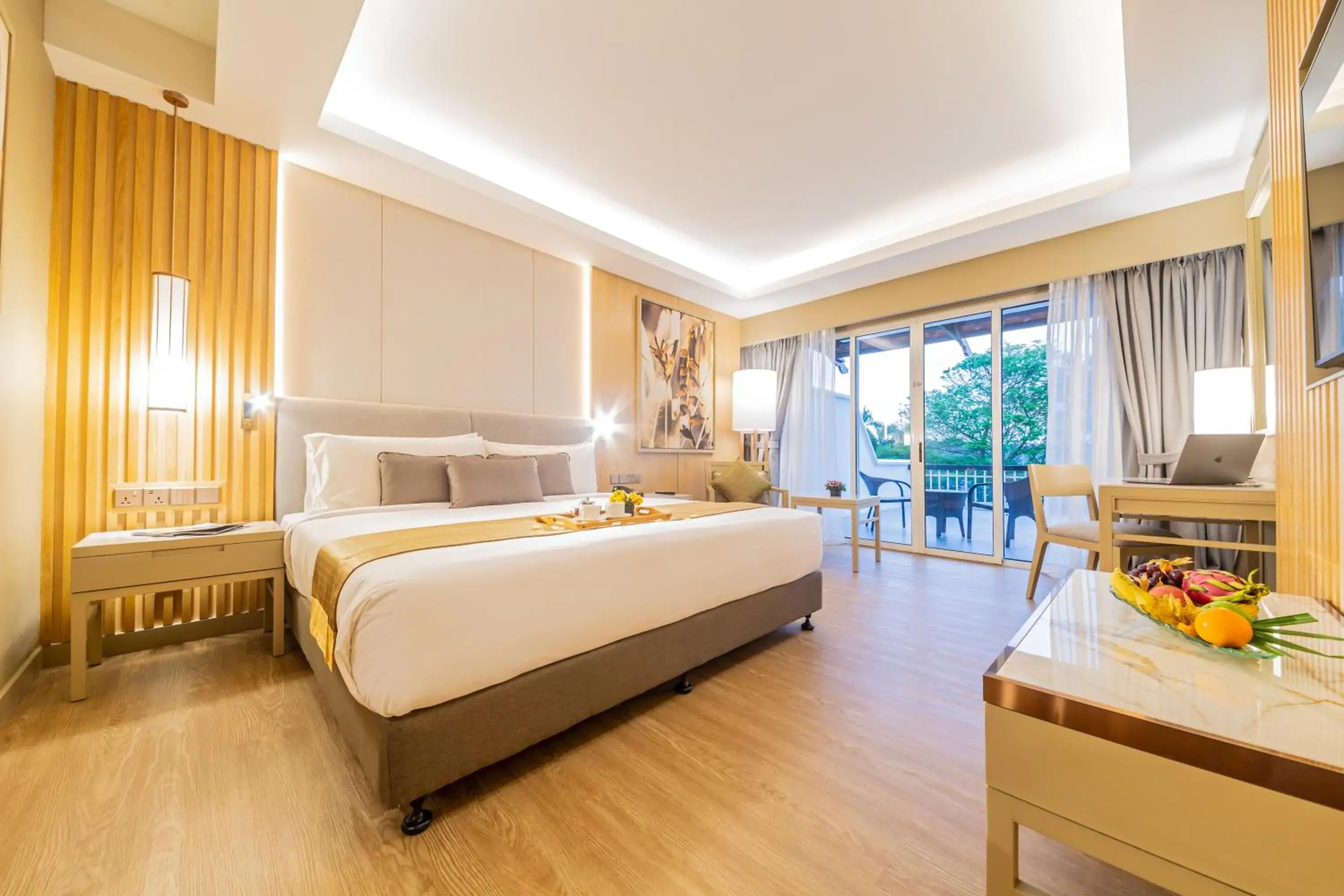 Double Room with Balcony in Glenmarie Hotel and Golf Resort Double Room with Balcony in Glenmarie Hotel and Golf Resort