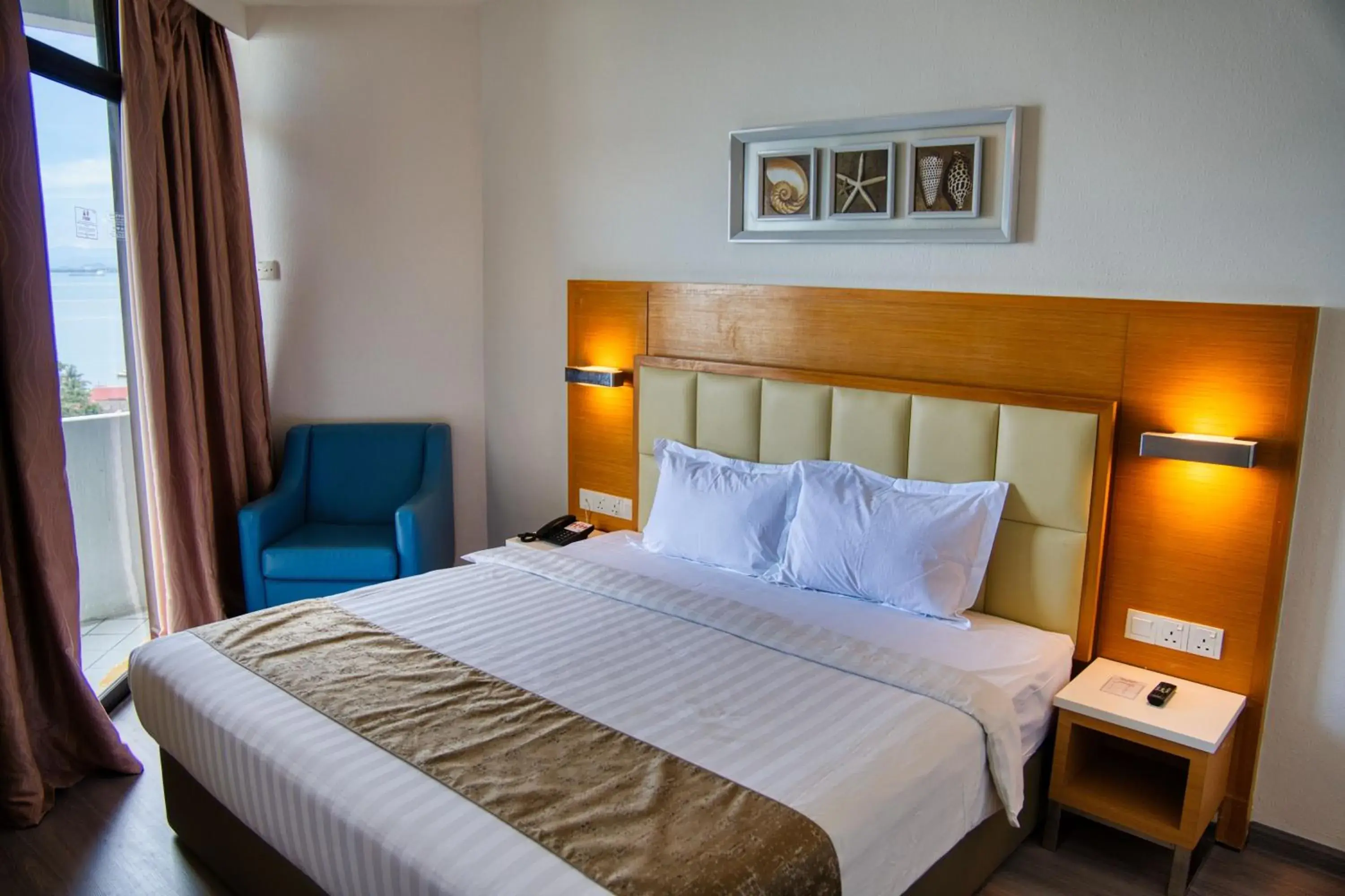 Deluxe King or Twin Room with Partial Sea View in Hotel Sentral Seaview @ Beachfront Deluxe King or Twin Room with Partial Sea View in Hotel Sentral Seaview @ Beachfront