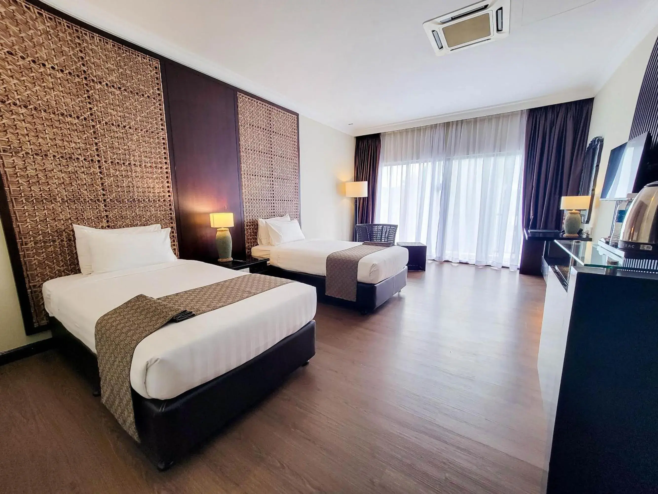 Deluxe Twin Room in Mines Beach Resort Hotel Deluxe Twin Room in Mines Beach Resort Hotel