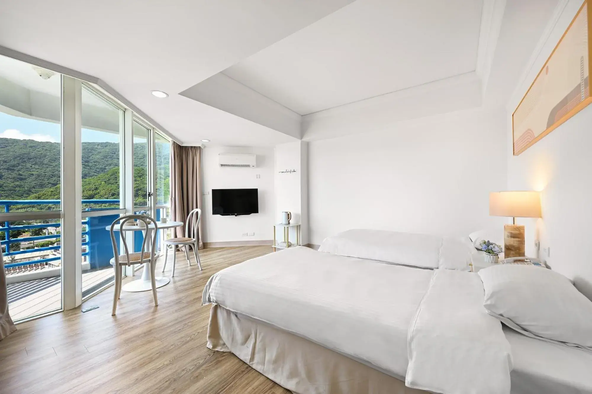 Small Double or Twin Room in CT Green Bay Hot-Spring Hotel Small Double or Twin Room in CT Green Bay Hot-Spring Hotel