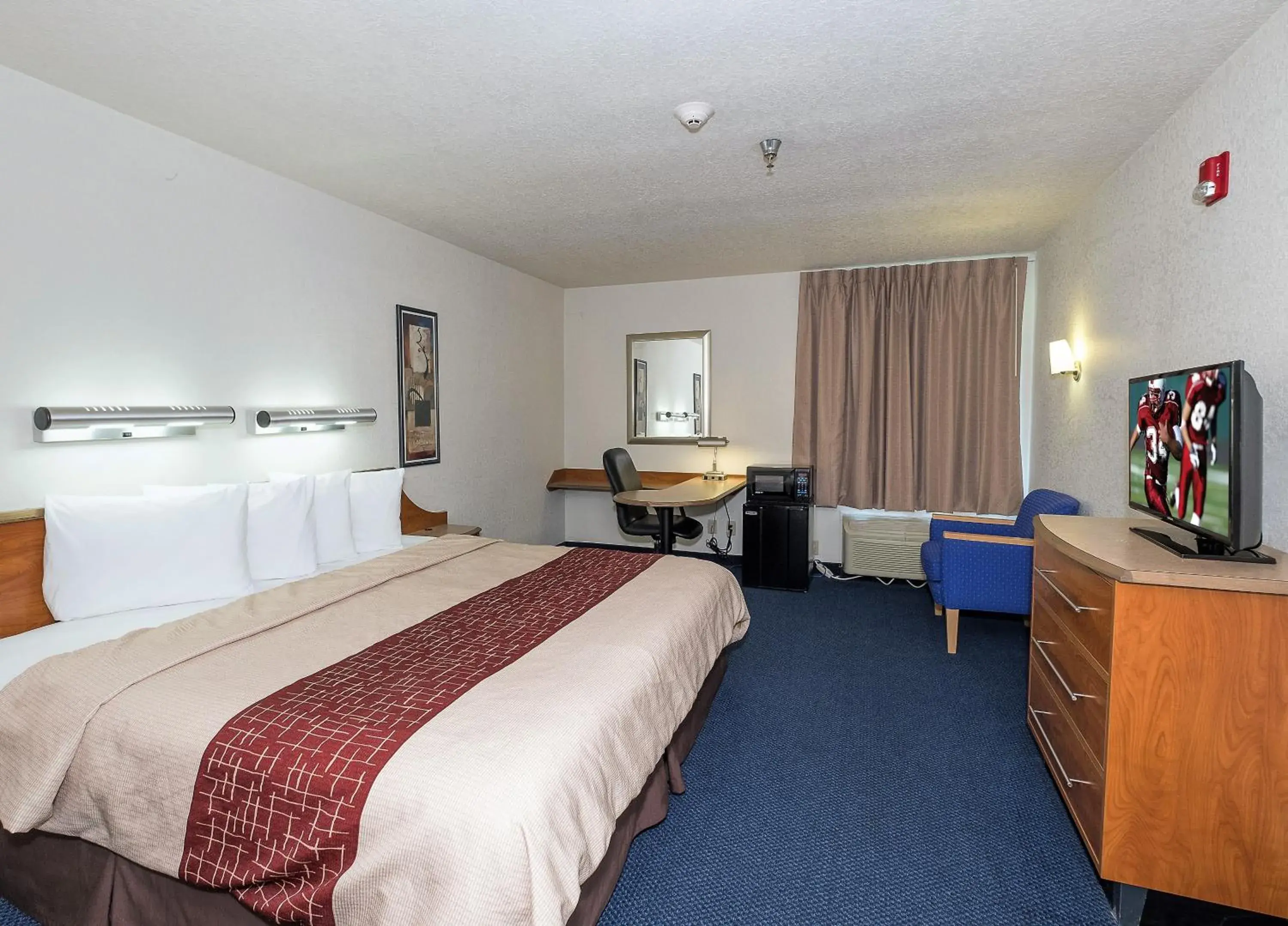 Deluxe King Room Non-Smoking in Red Roof Inn Jackson, OH Deluxe King Room Non-Smoking in Red Roof Inn Jackson, OH