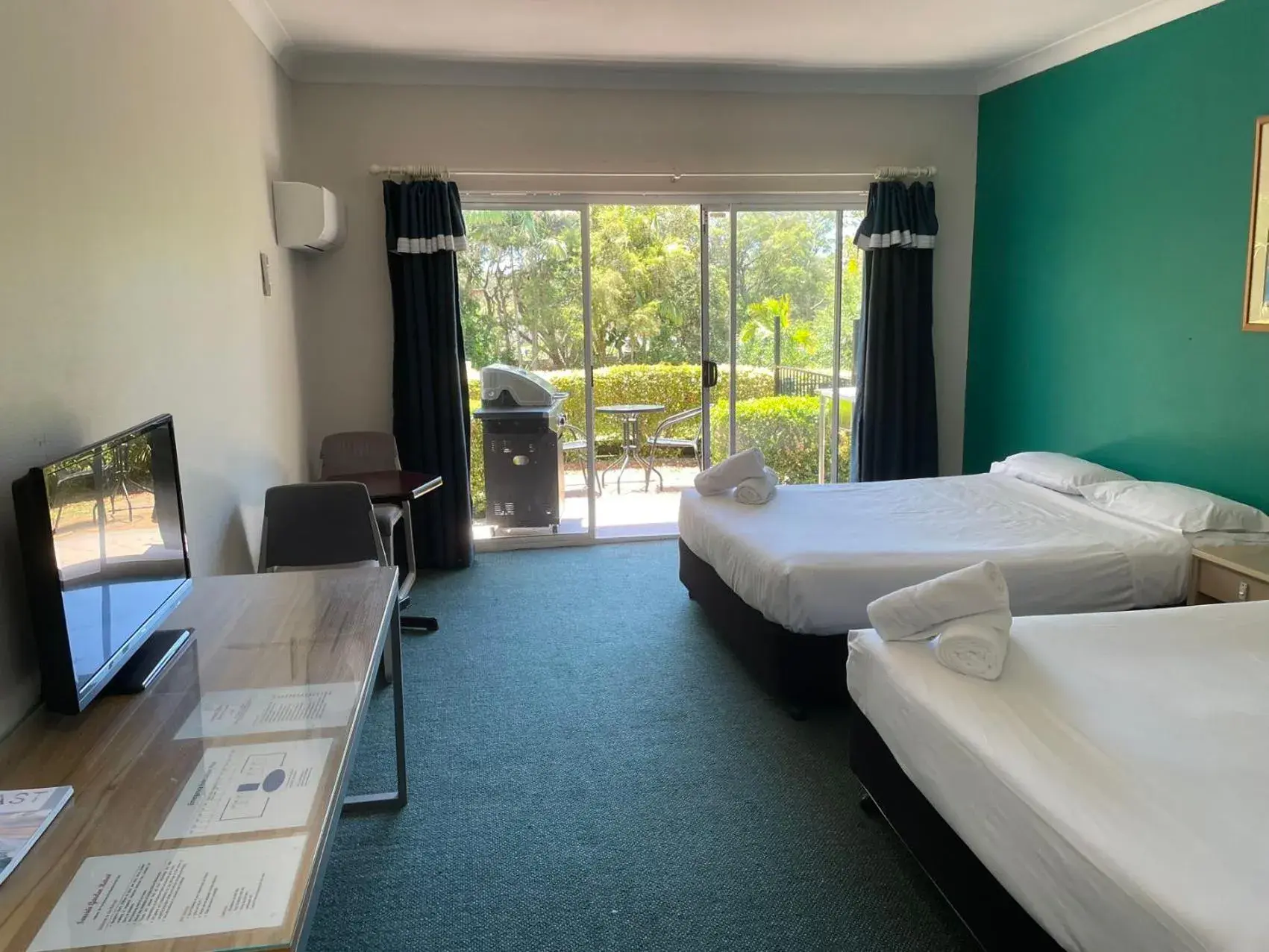 Family Room - 1 Queen & 2 Single in Seaside Garden Retreat Accommodation Family Room - 1 Queen & 2 Single in Seaside Garden Retreat Accommodation