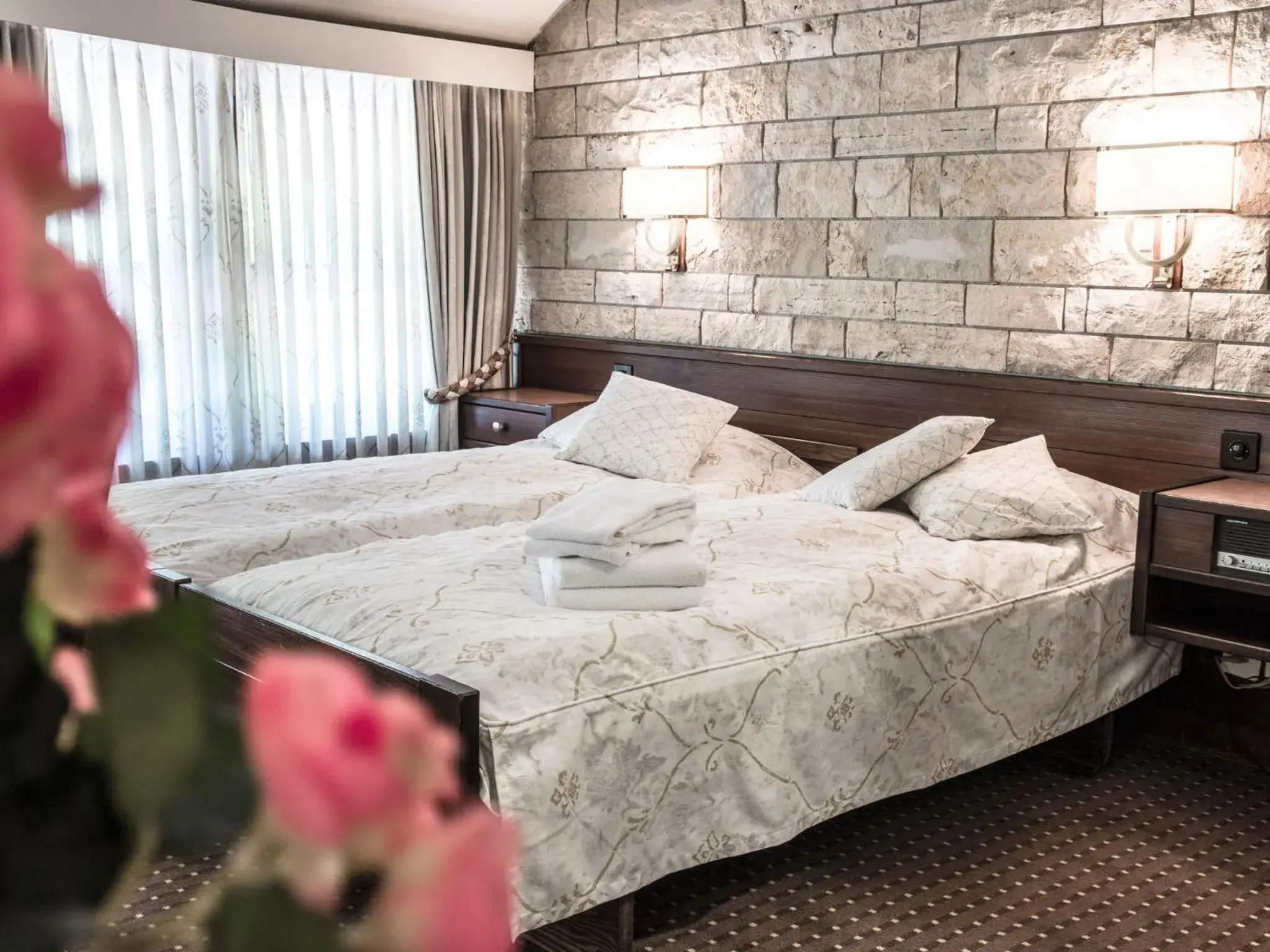 Twin Room - single occupancy in Hotel Restaurant La Porte d'Octodure Twin Room - single occupancy in Hotel Restaurant La Porte d'Octodure