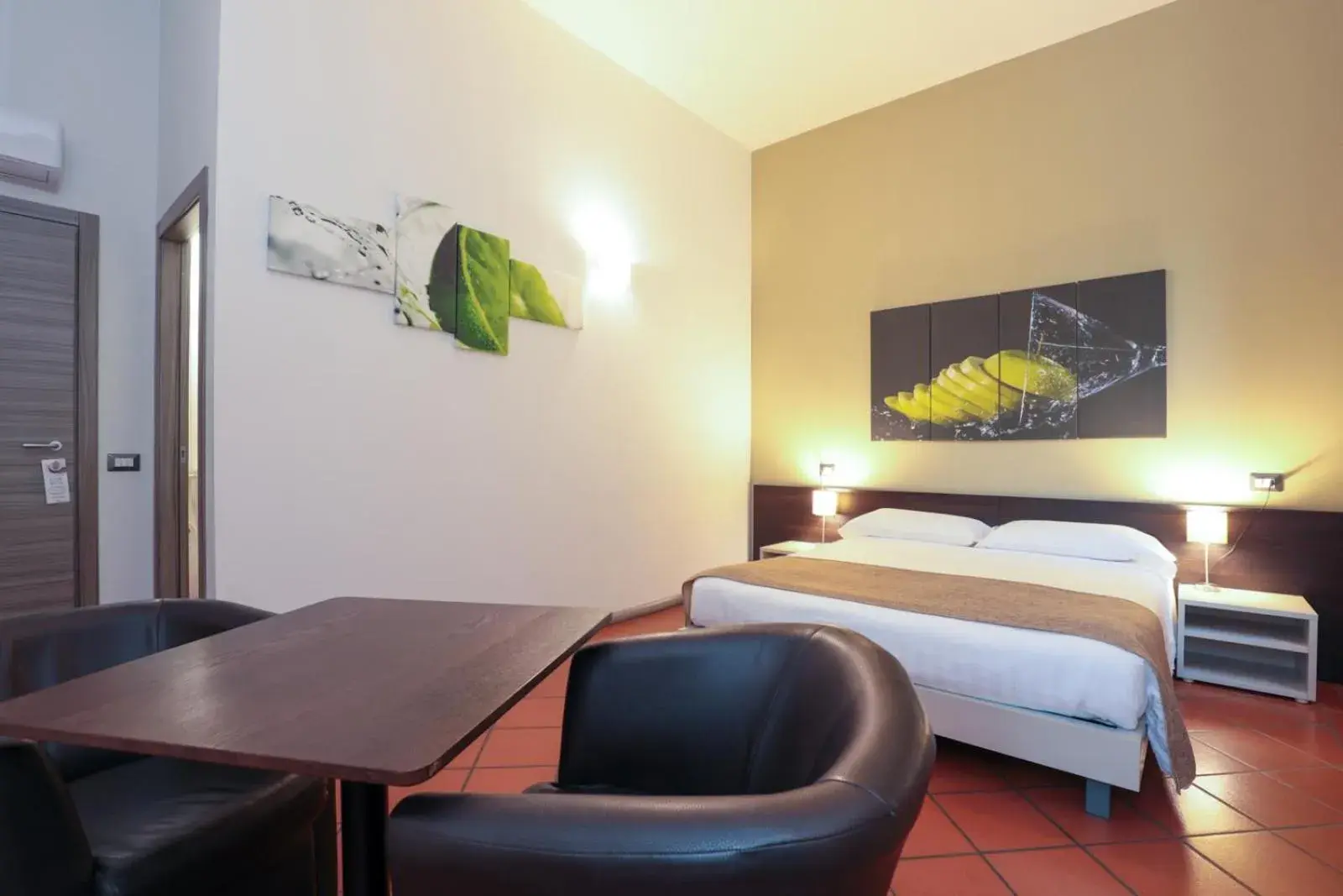 Large Double Room in Villa D&D Large Double Room in Villa D&D