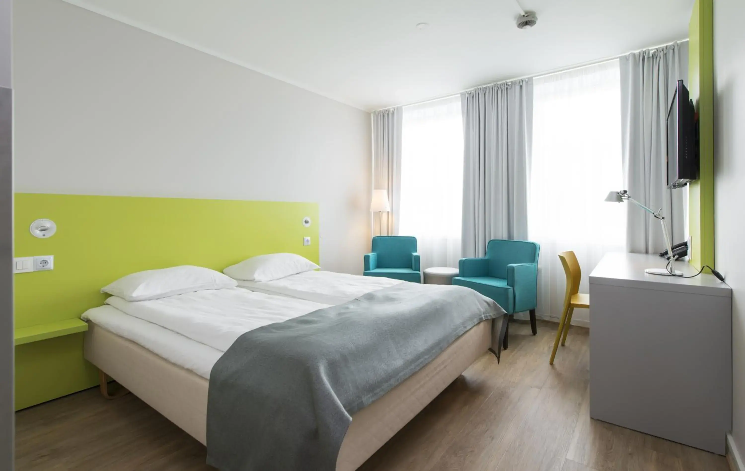 Standard Double Room, double bed 63 in in Thon Hotel Trondheim Standard Double Room, double bed 63 in in Thon Hotel Trondheim