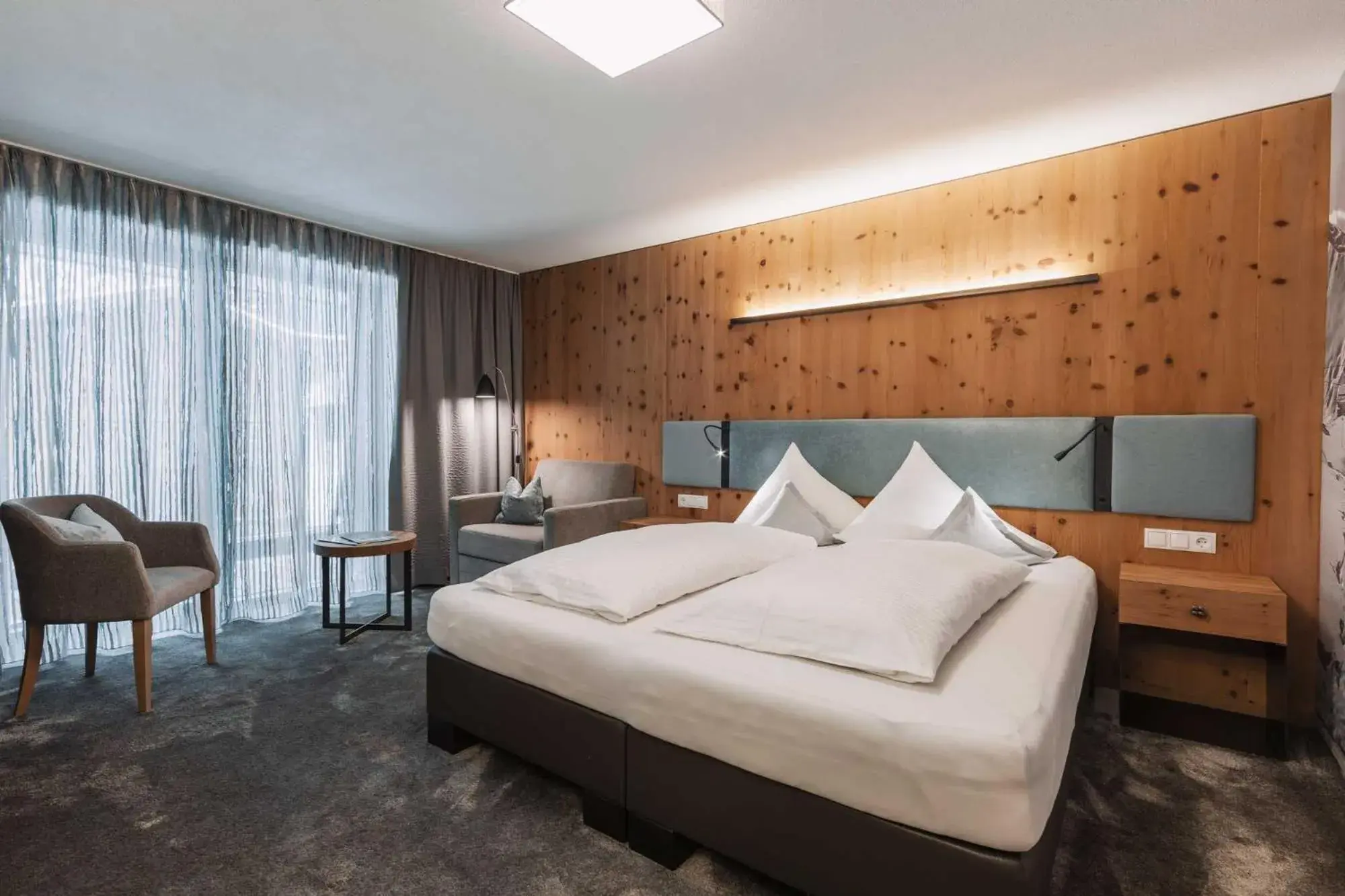 Standard Double Room in Hotel Piz Buin Standard Double Room in Hotel Piz Buin