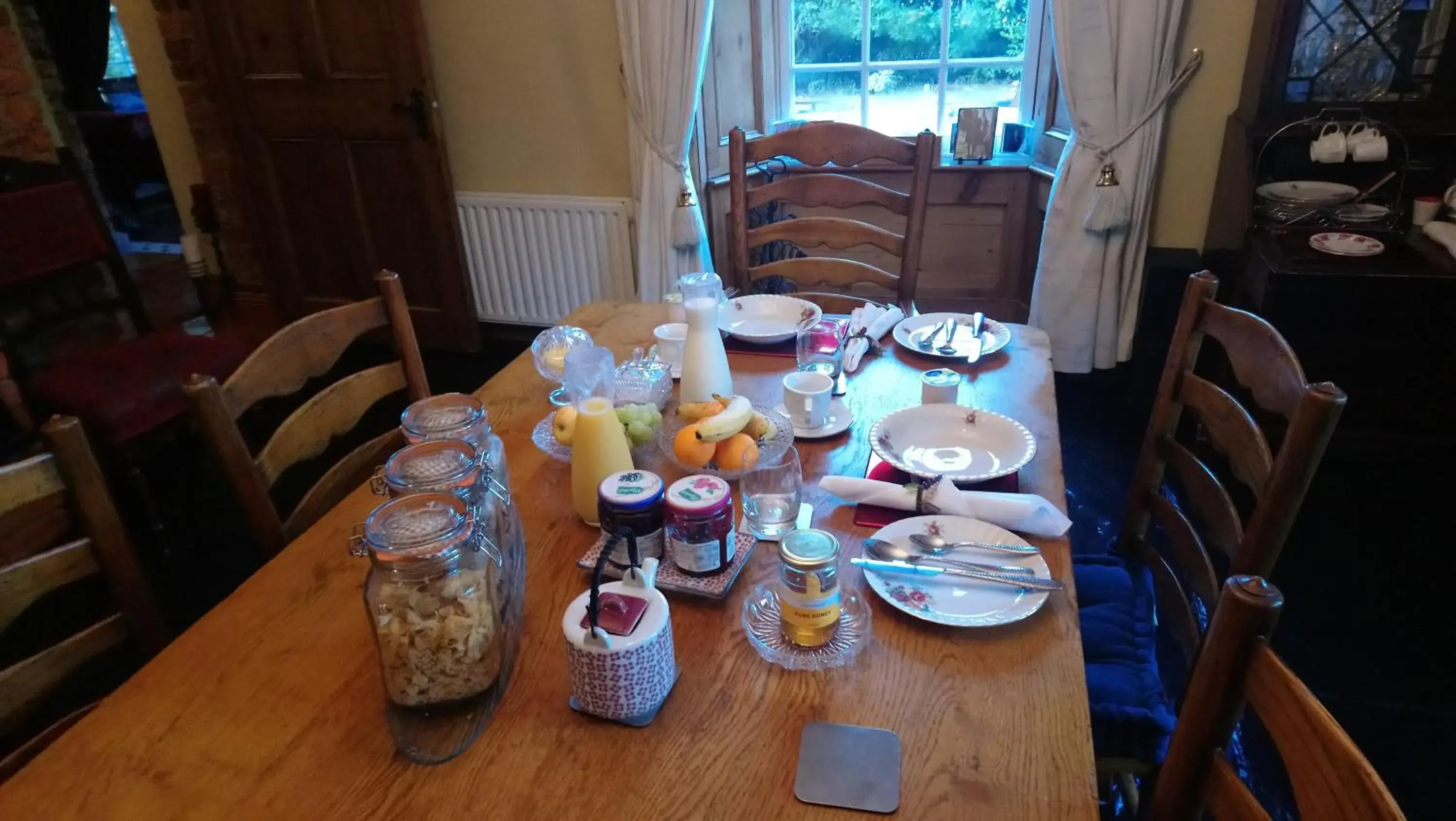 Deluxe Twin Room in Knockaderry House Deluxe Twin Room in Knockaderry House