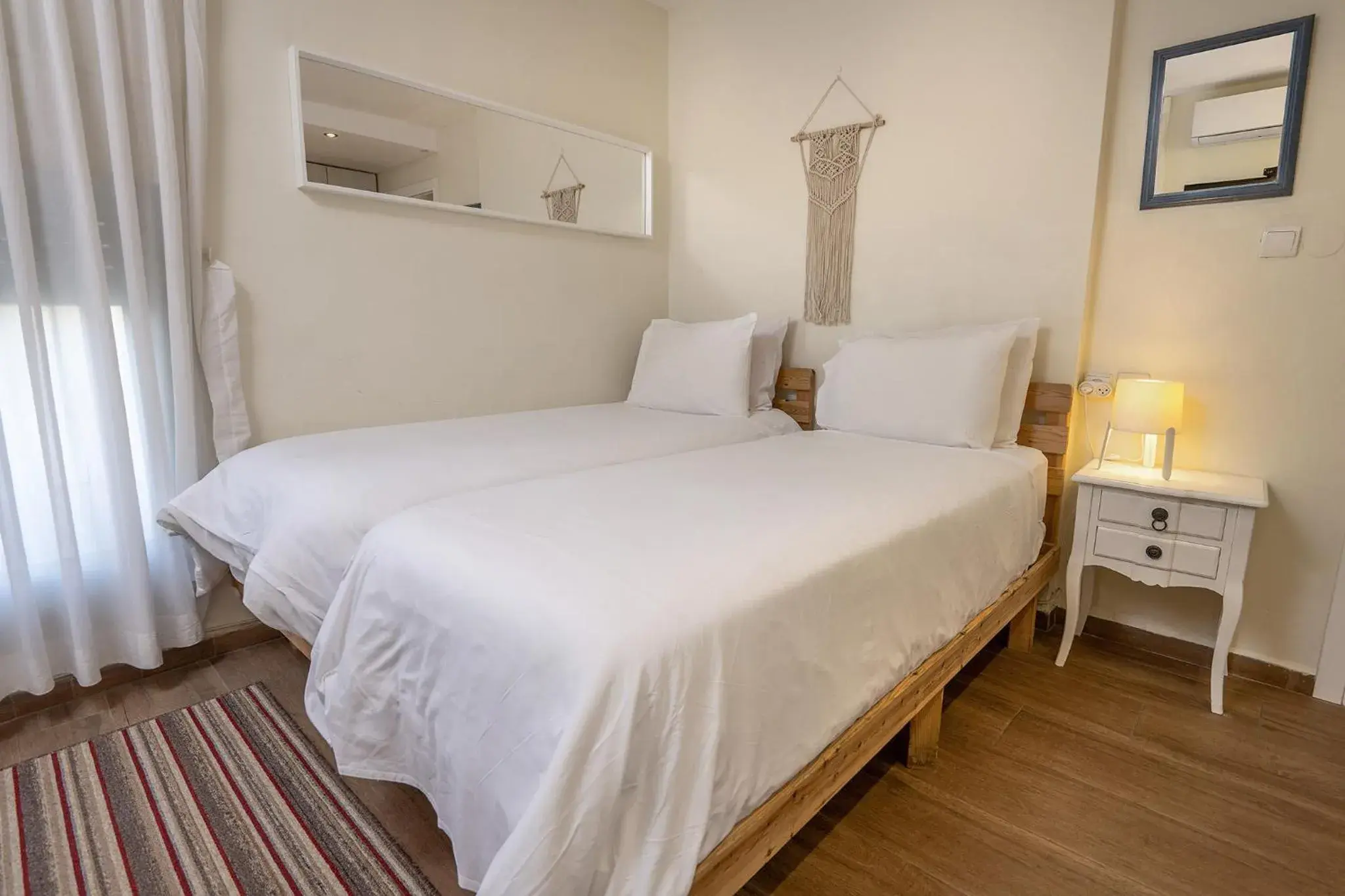 Deluxe Double Room in Mike's House Jerusalem Deluxe Double Room in Mike's House Jerusalem