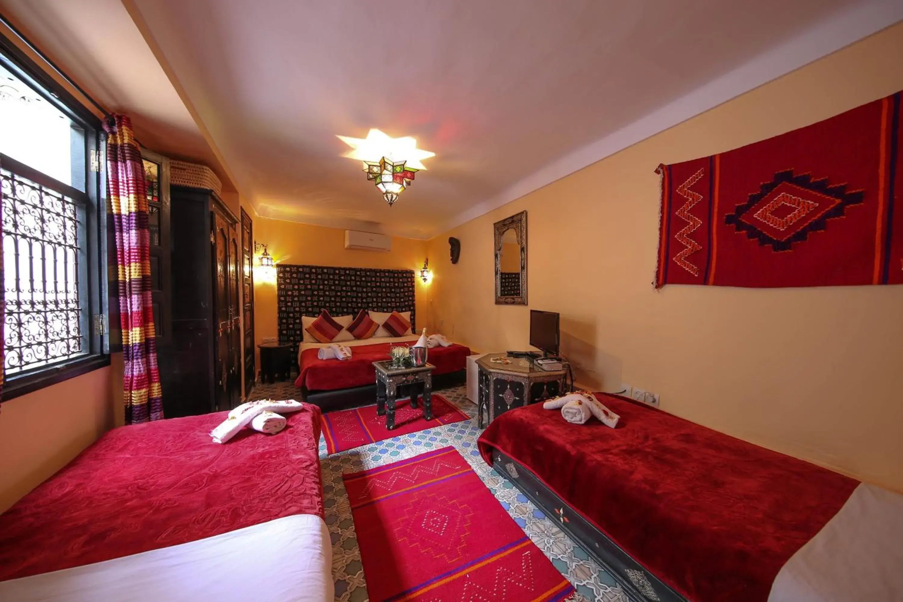 Quadruple Safari Room in Riad Africa - Marrakech Medina Maison d'Hote Quadruple Safari Room in Riad Africa - Marrakech Medina Maison d'Hote